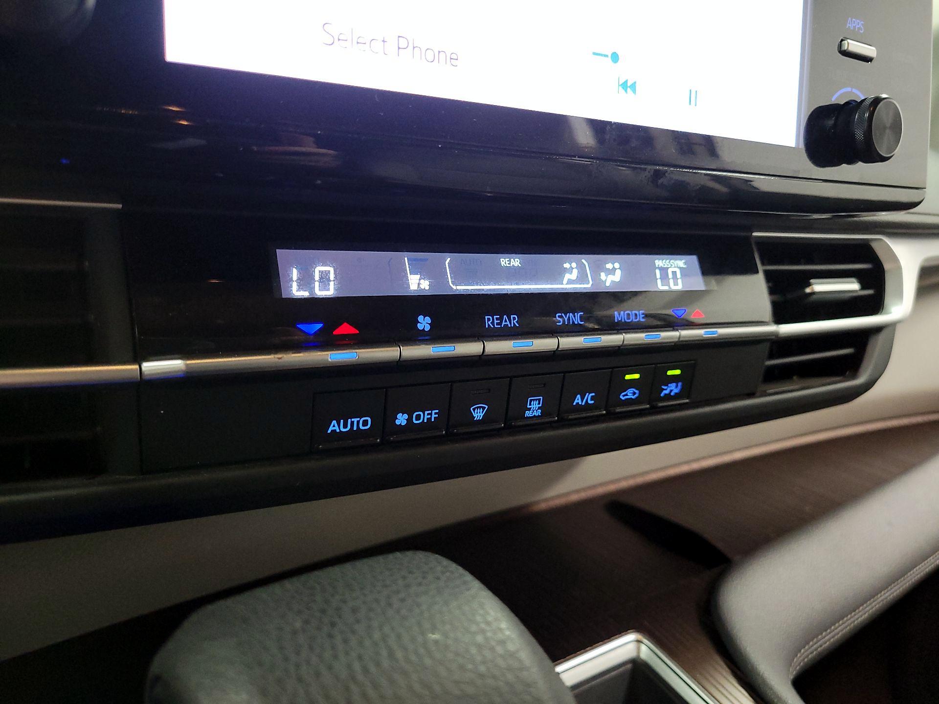 Thumbnail: 2023 Toyota Sienna - 14