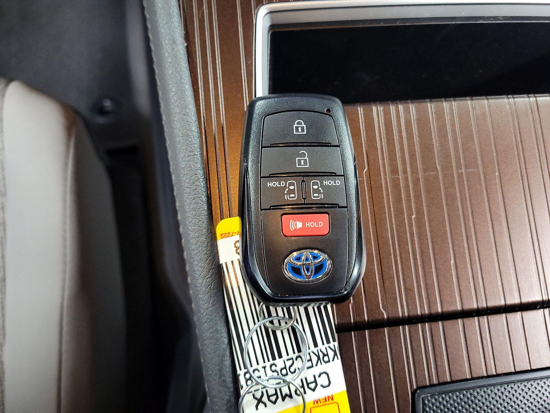 Thumbnail: 2023 Toyota Sienna - 19