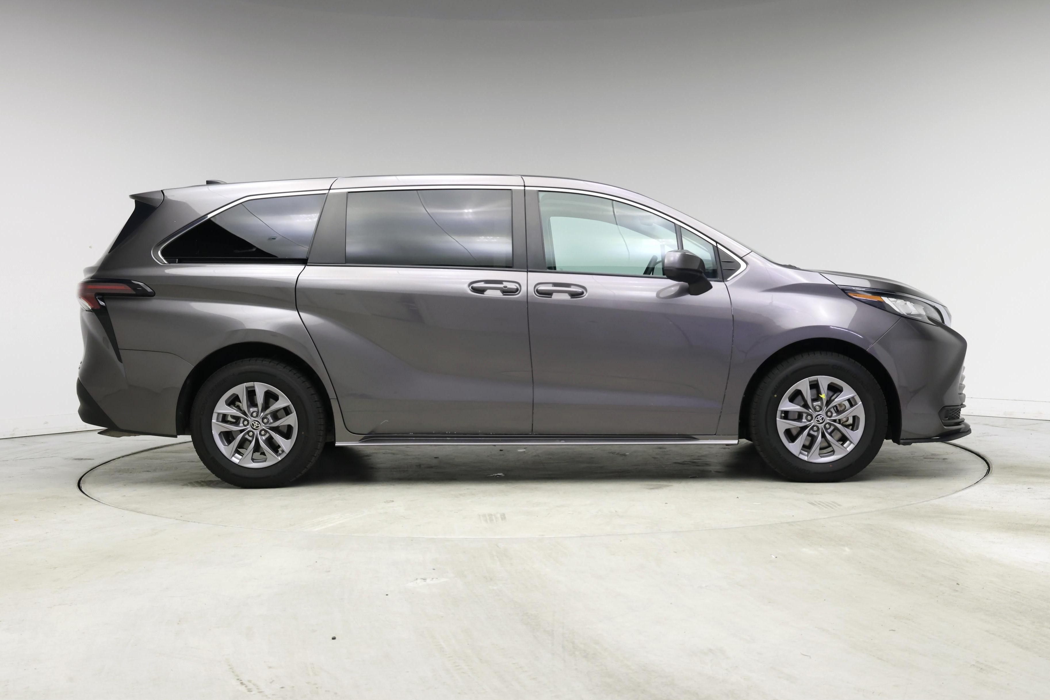 Thumbnail: 2023 Toyota Sienna - 7