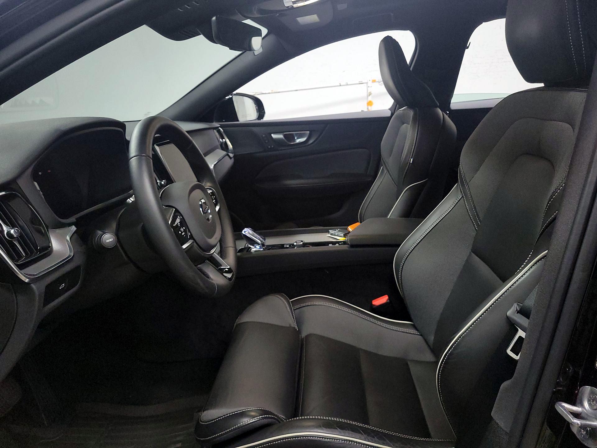 Thumbnail: 2024 Volvo S60 - 11