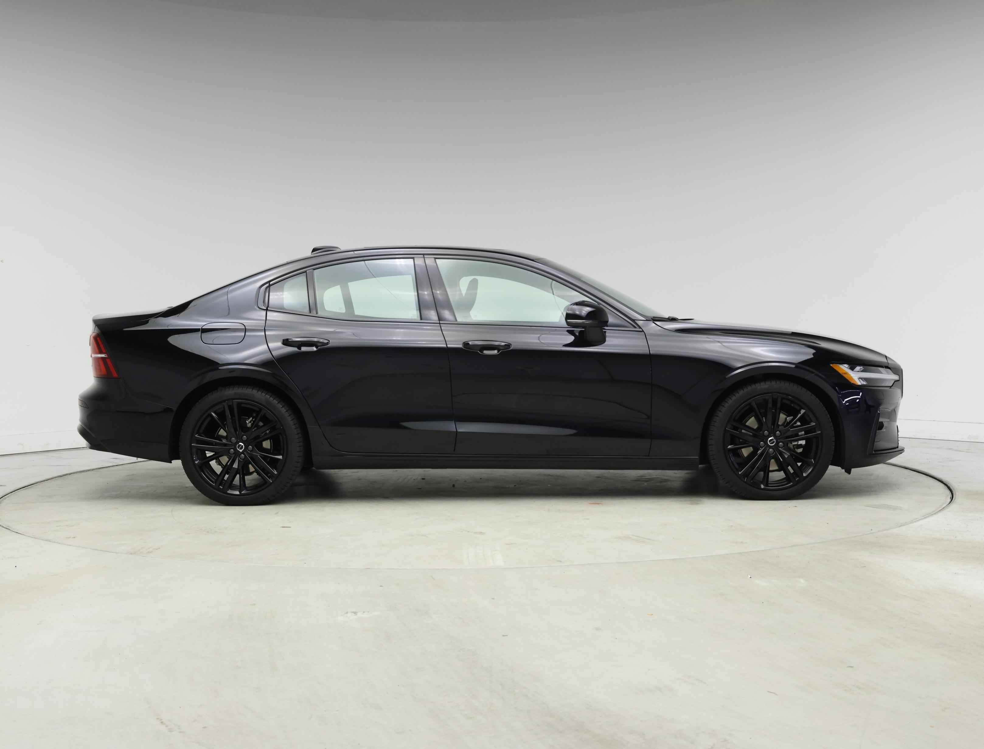 Thumbnail: 2024 Volvo S60 - 7