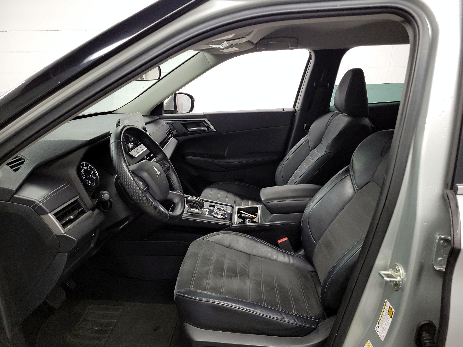 Thumbnail: 2022 Mitsubishi Outlander - 11