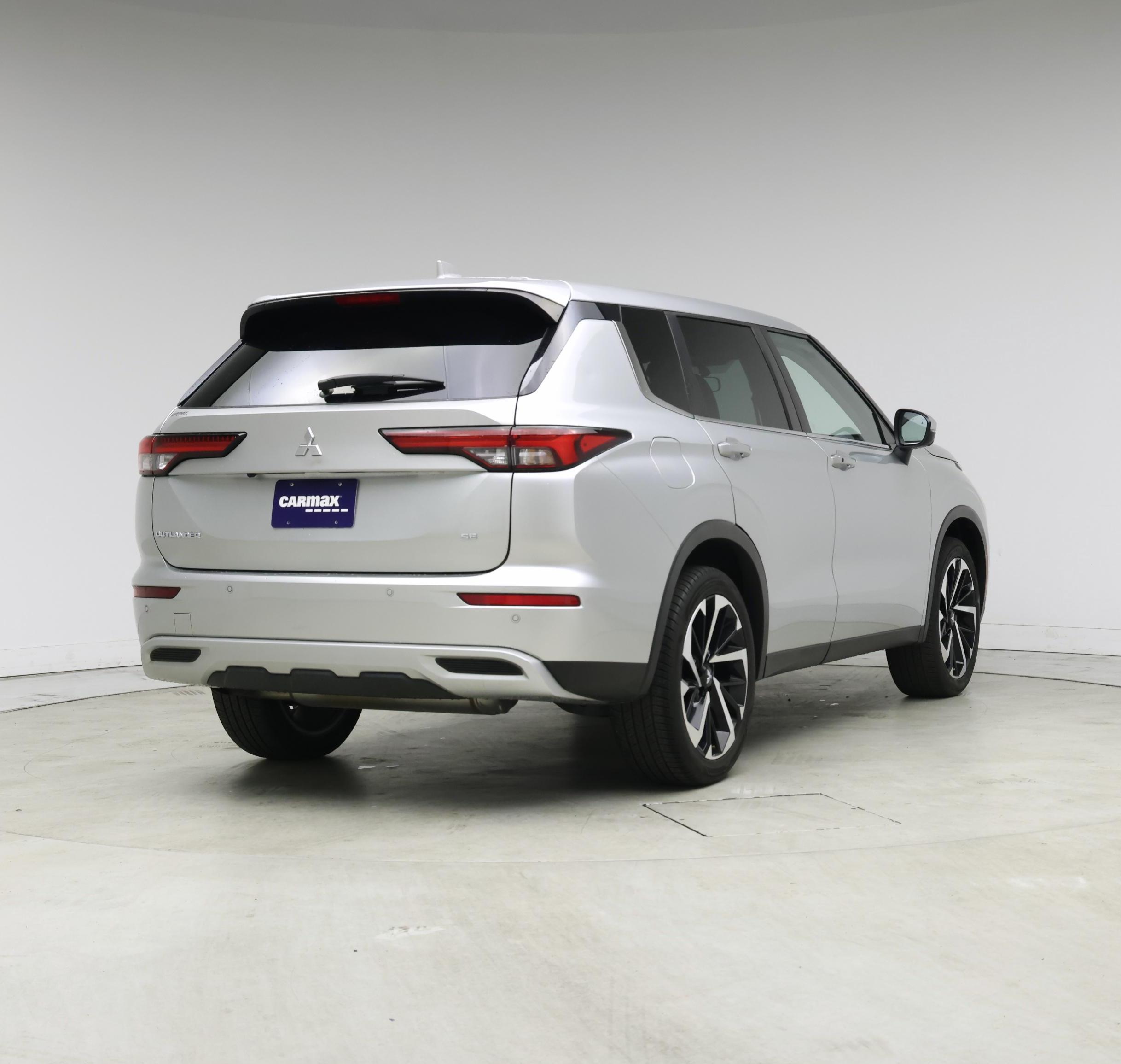 Thumbnail: 2022 Mitsubishi Outlander - 8