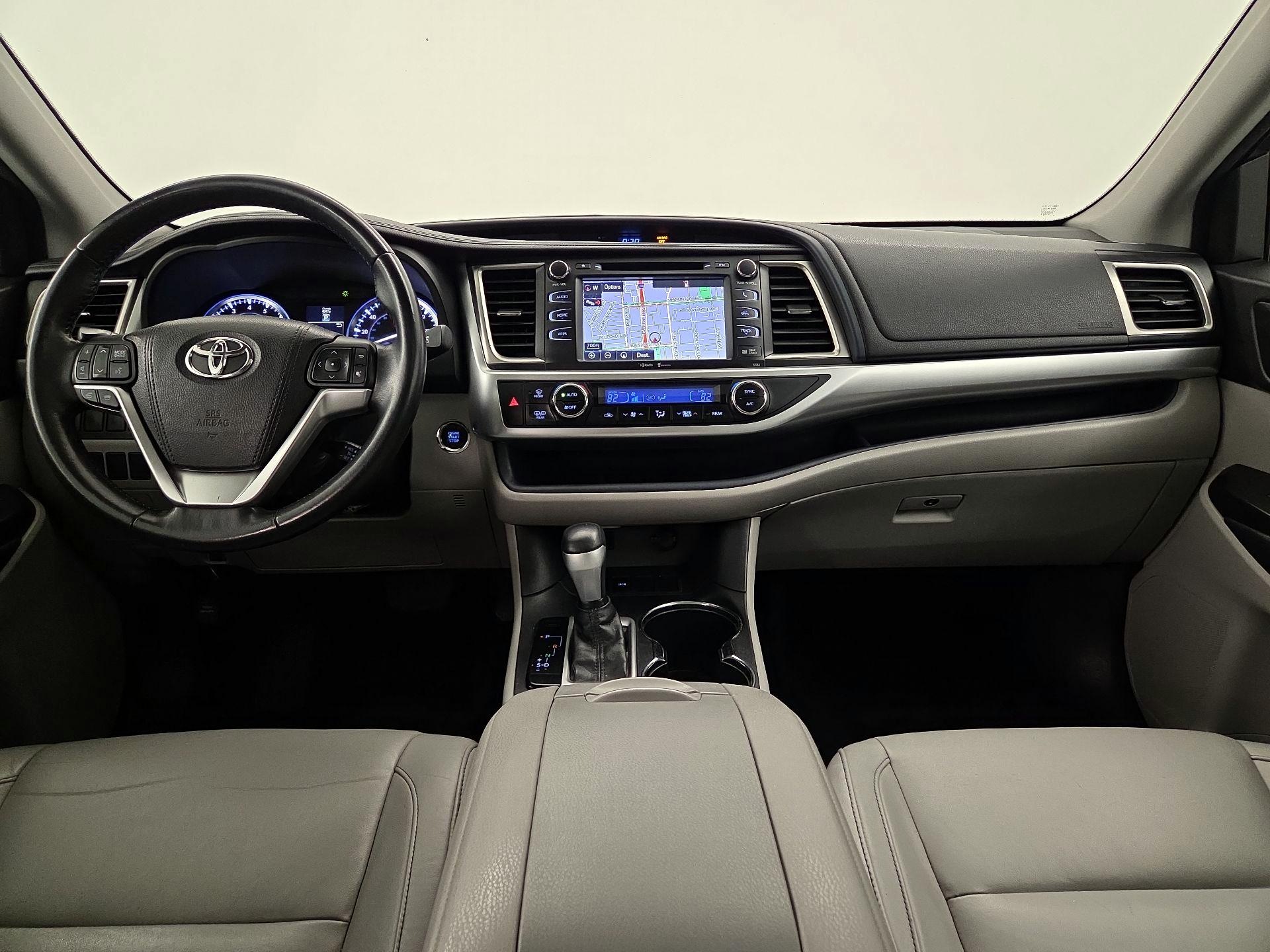 Thumbnail: 2015 Toyota Highlander - 9