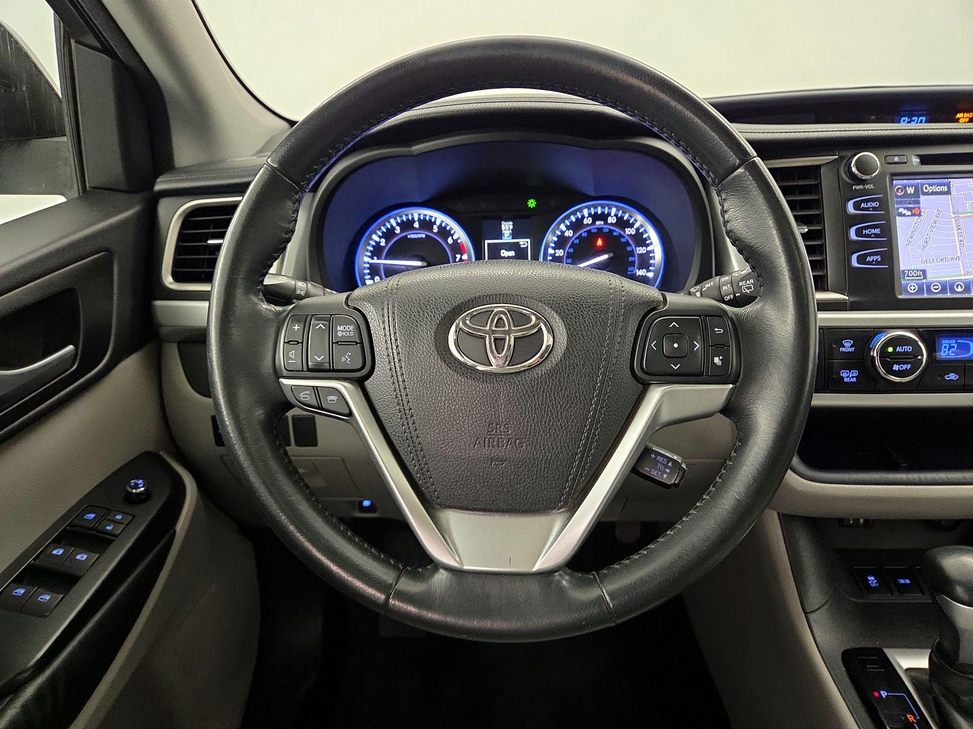 Thumbnail: 2015 Toyota Highlander - 10