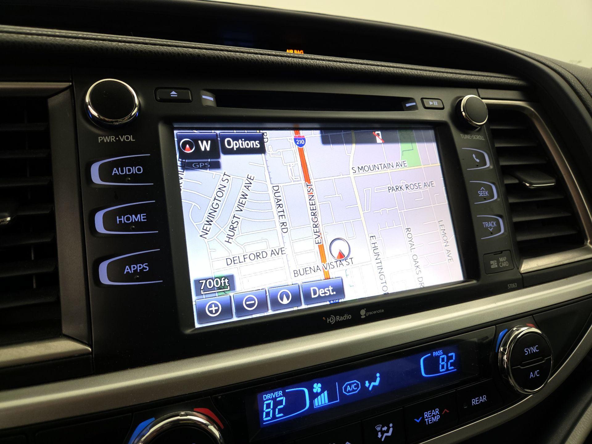 Thumbnail: 2015 Toyota Highlander - 14