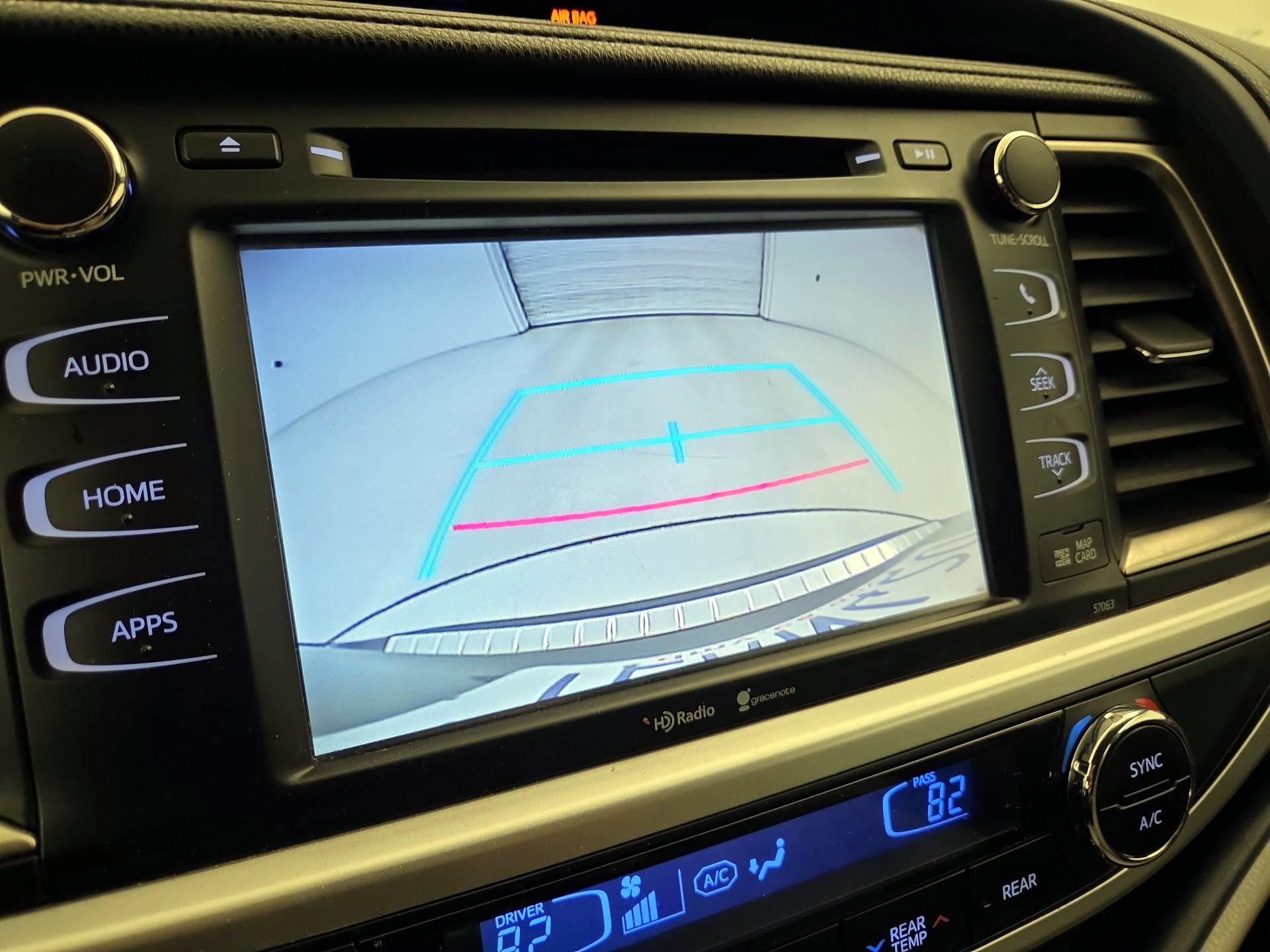 Thumbnail: 2015 Toyota Highlander - 15