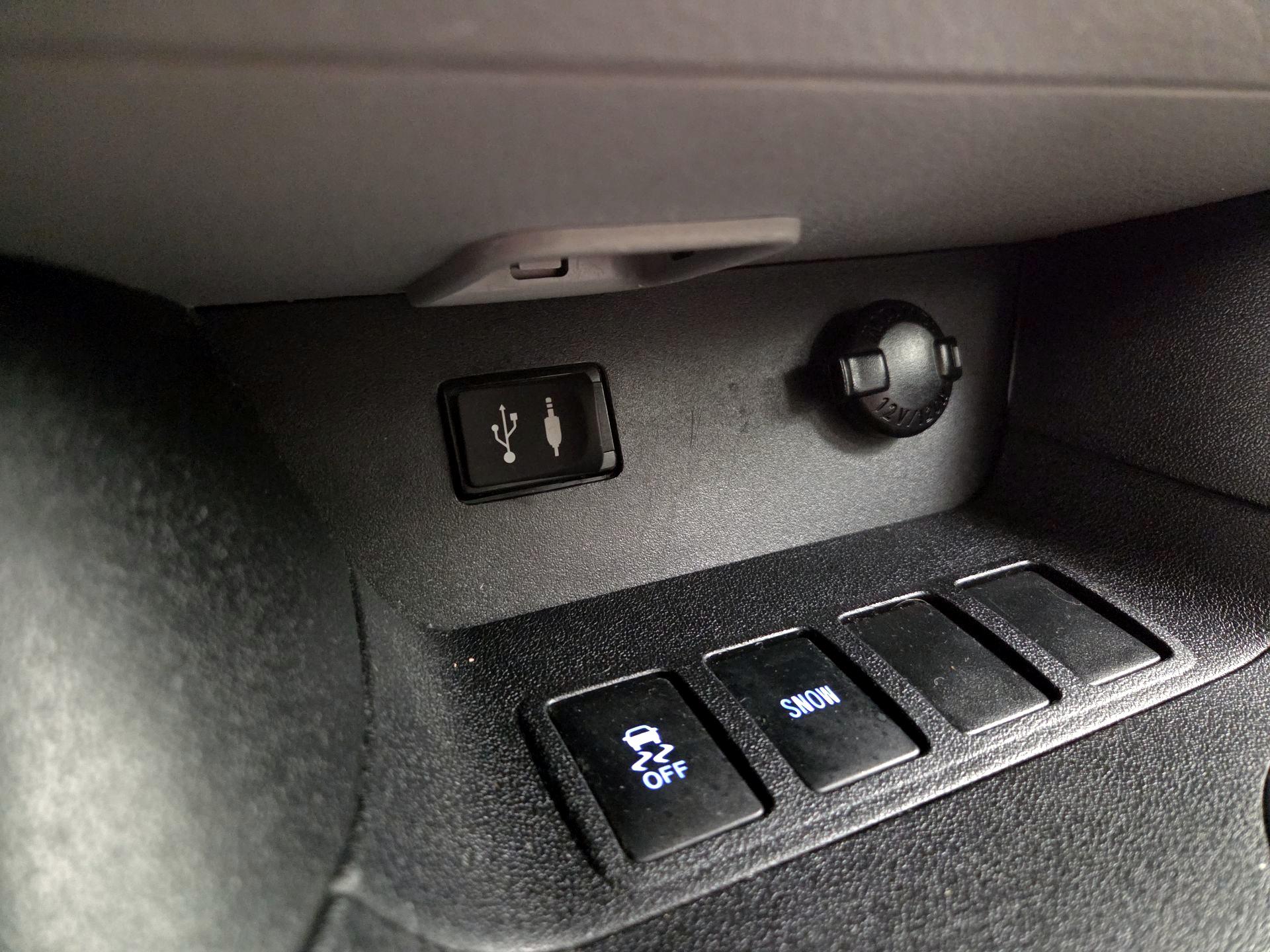 Thumbnail: 2015 Toyota Highlander - 19