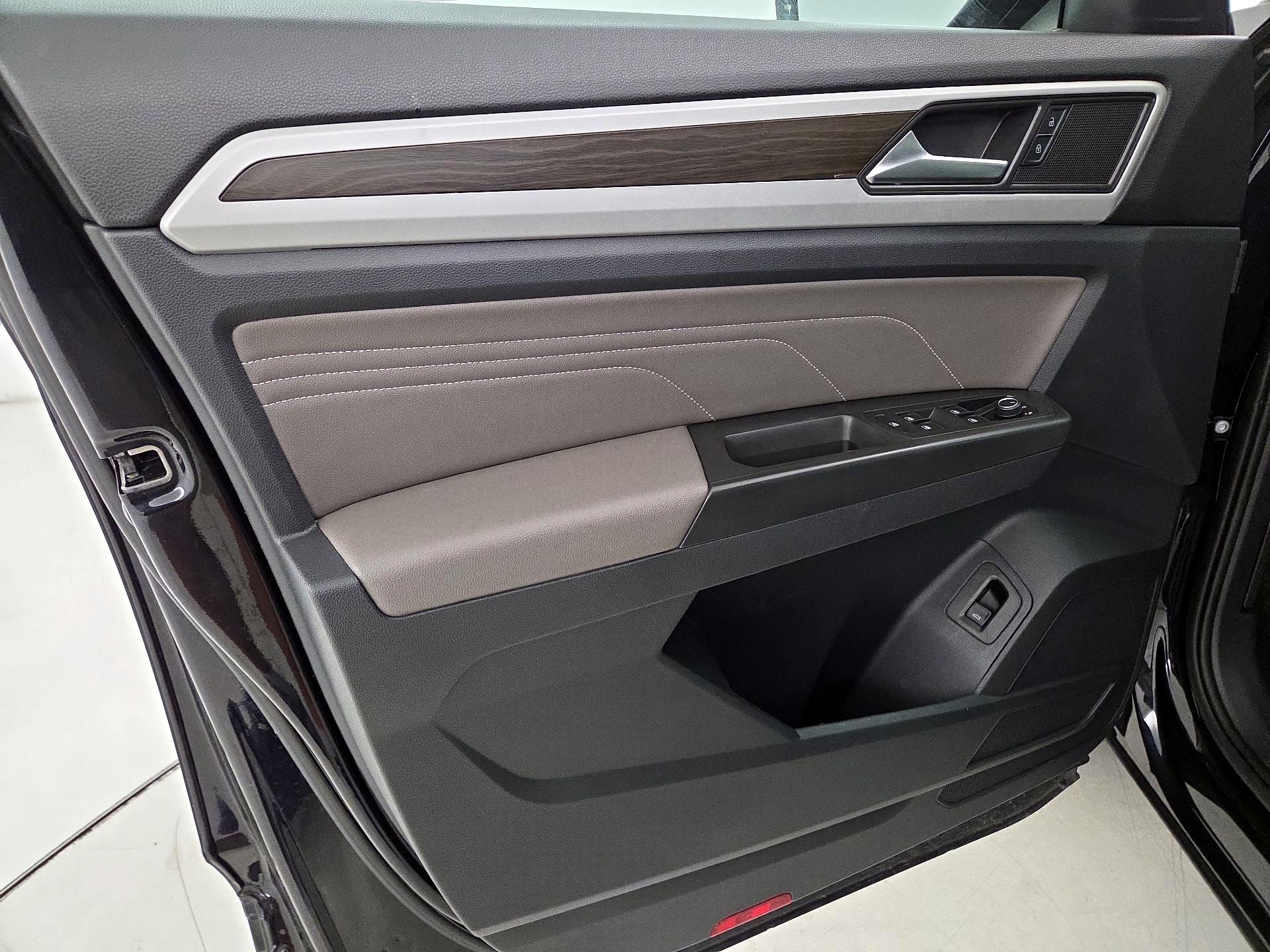 Thumbnail: 2022 Volkswagen Atlas - 12