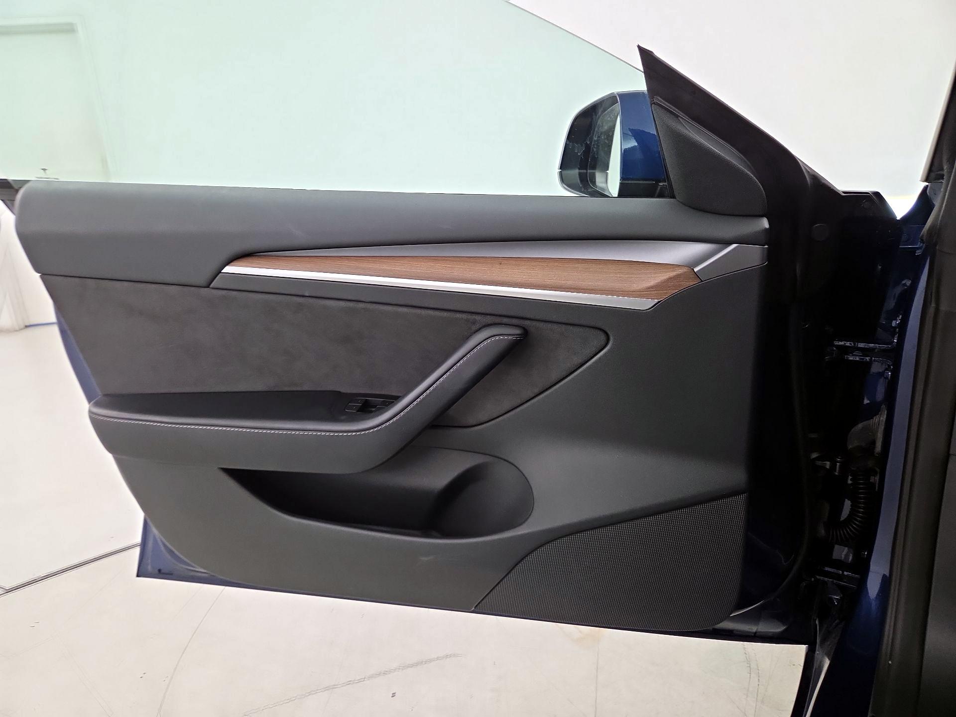 Thumbnail: 2022 Tesla Model 3 - 12