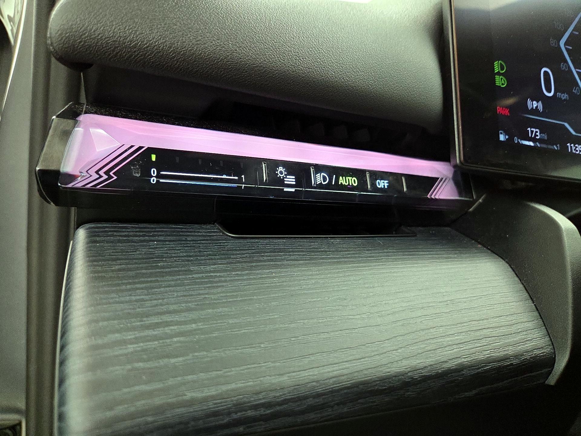 Thumbnail: 2025 BMW 5 Series - 13