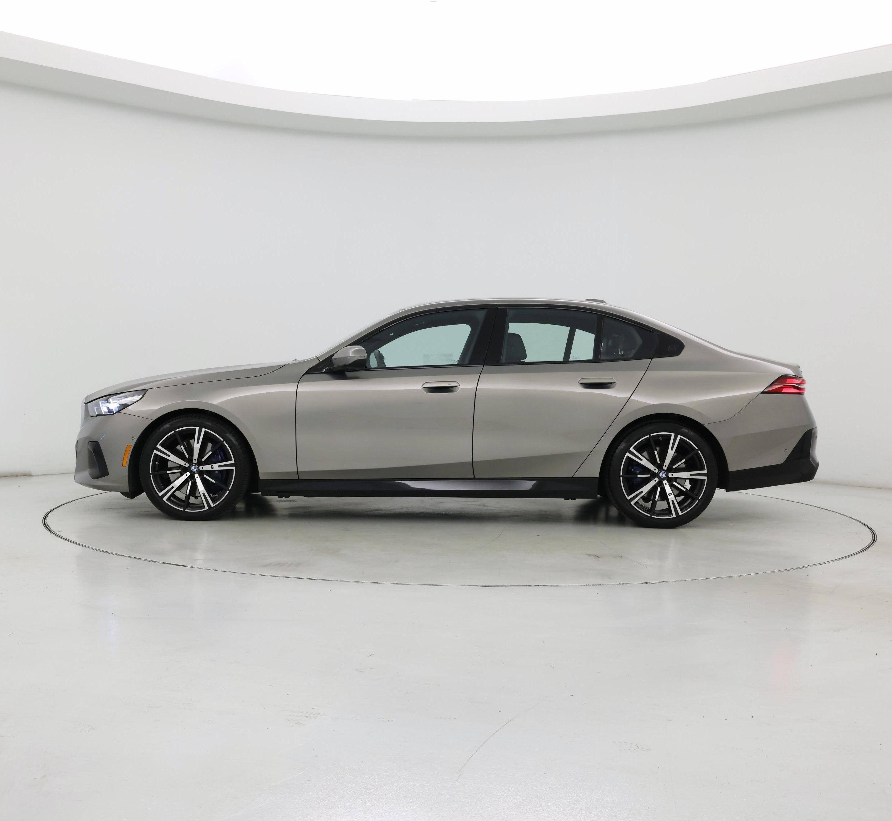 Thumbnail: 2025 BMW 5 Series - 3