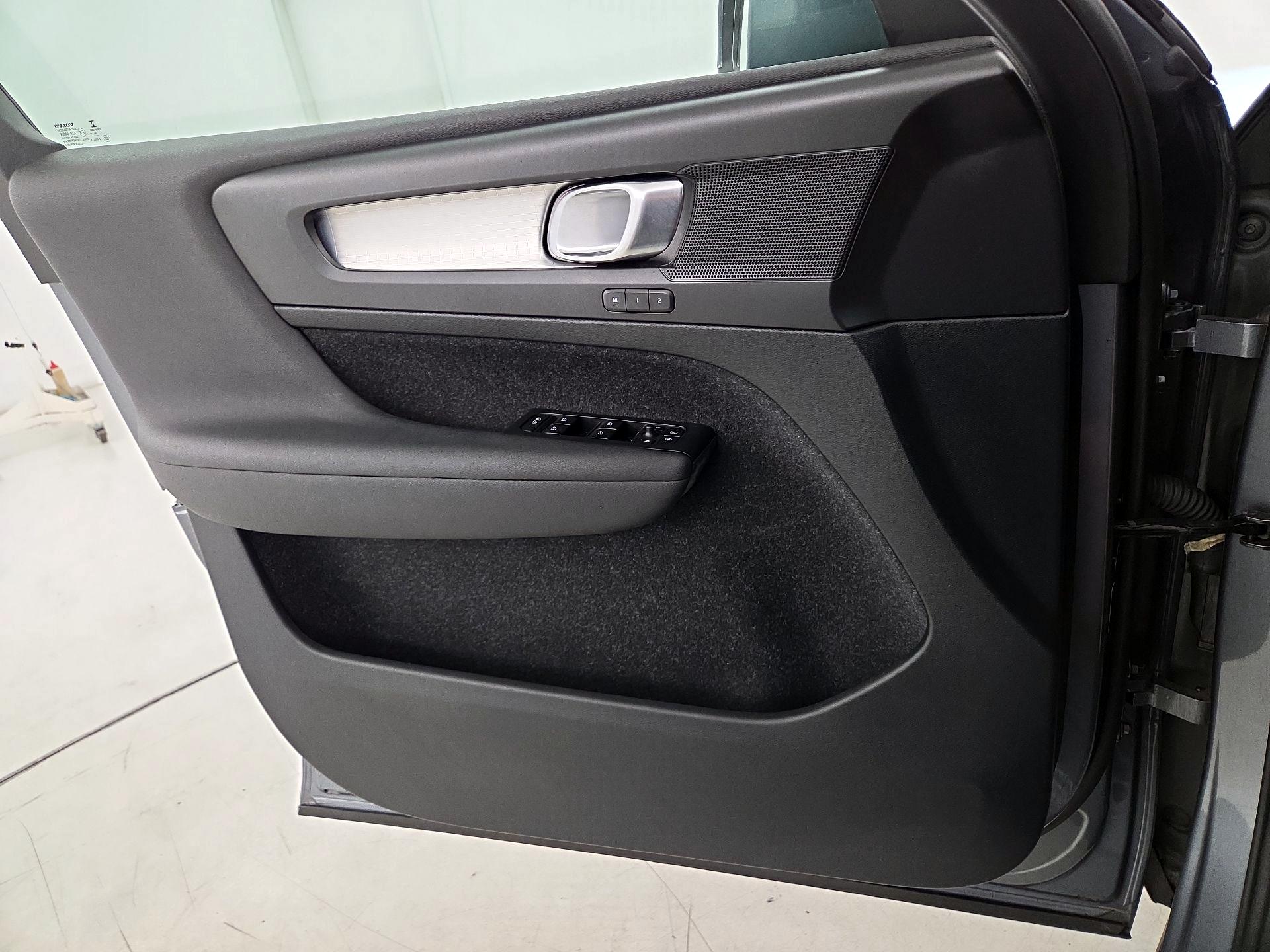 Thumbnail: 2019 Volvo XC40 - 12