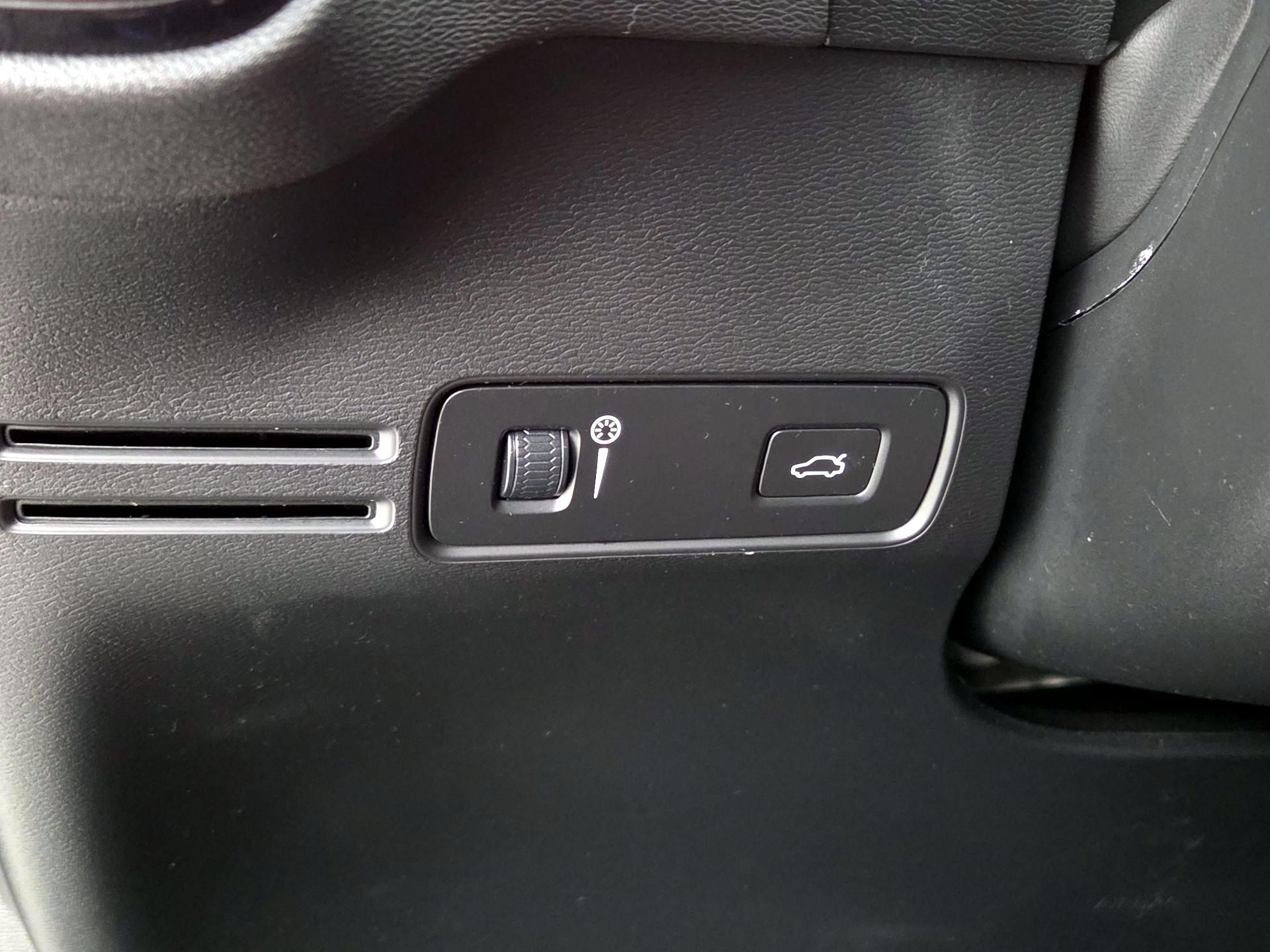 Thumbnail: 2019 Volvo XC40 - 13