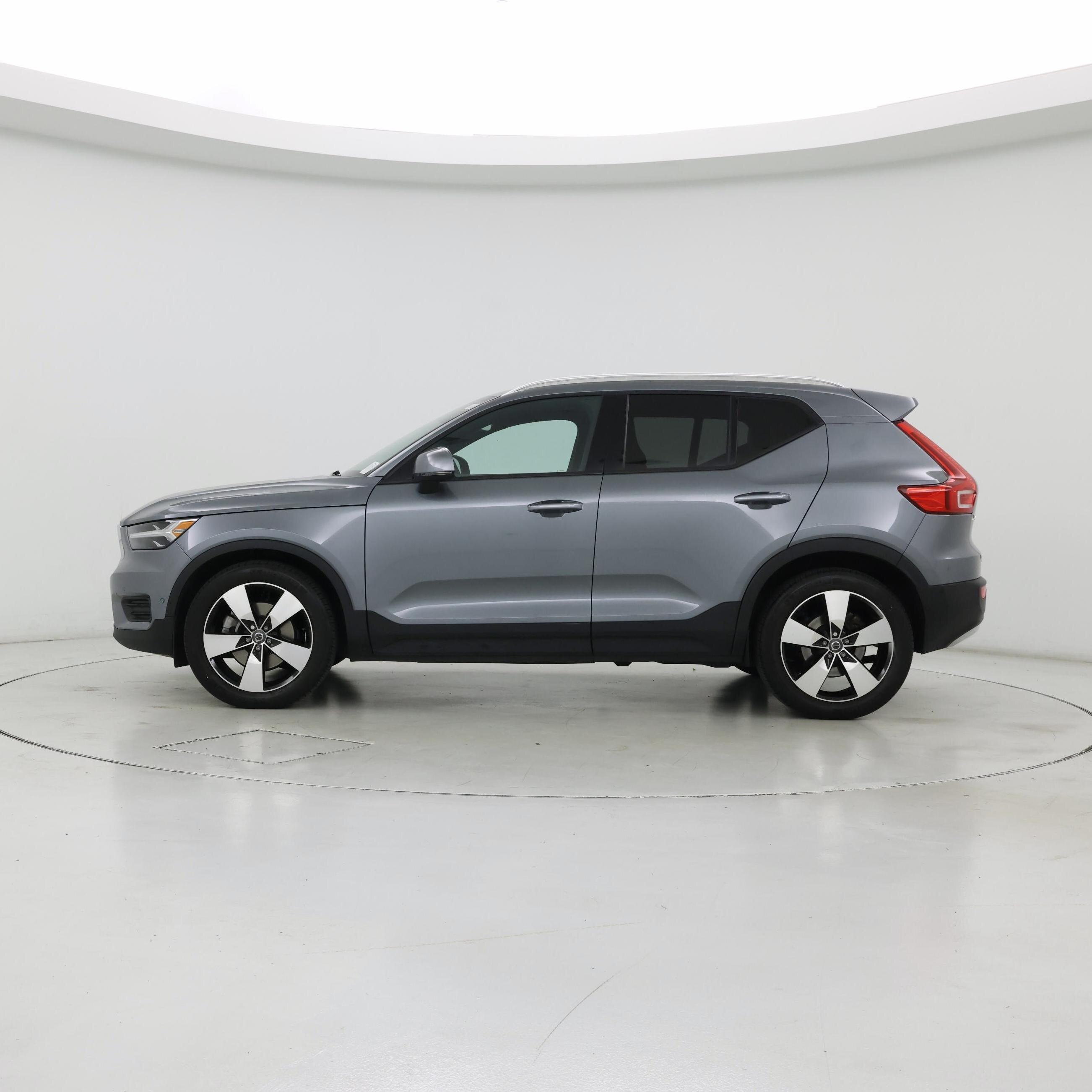 Thumbnail: 2019 Volvo XC40 - 3