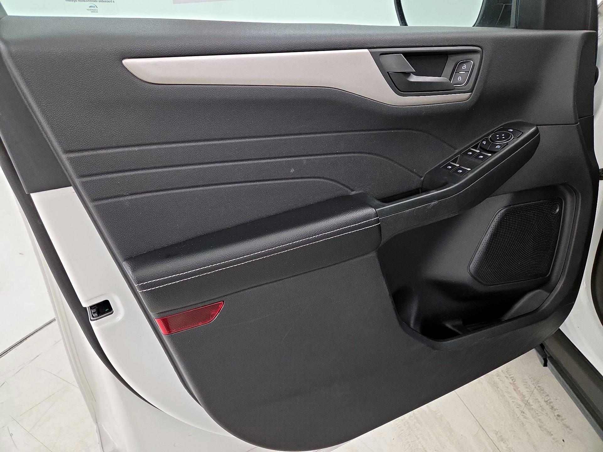 Thumbnail: 2022 Ford Escape - 12