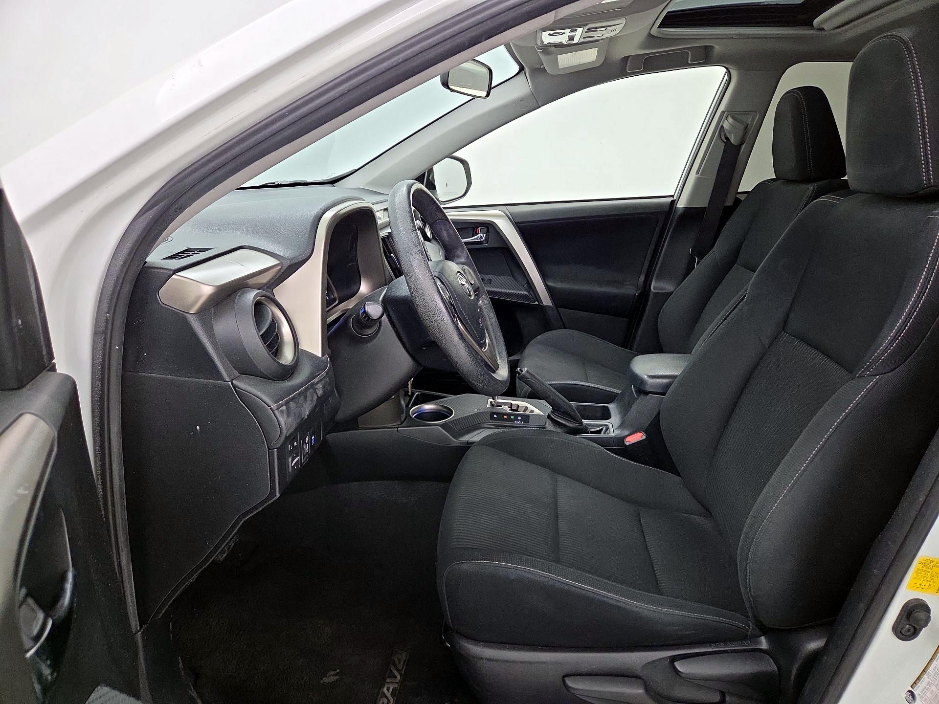 Thumbnail: 2015 Toyota RAV4 - 11