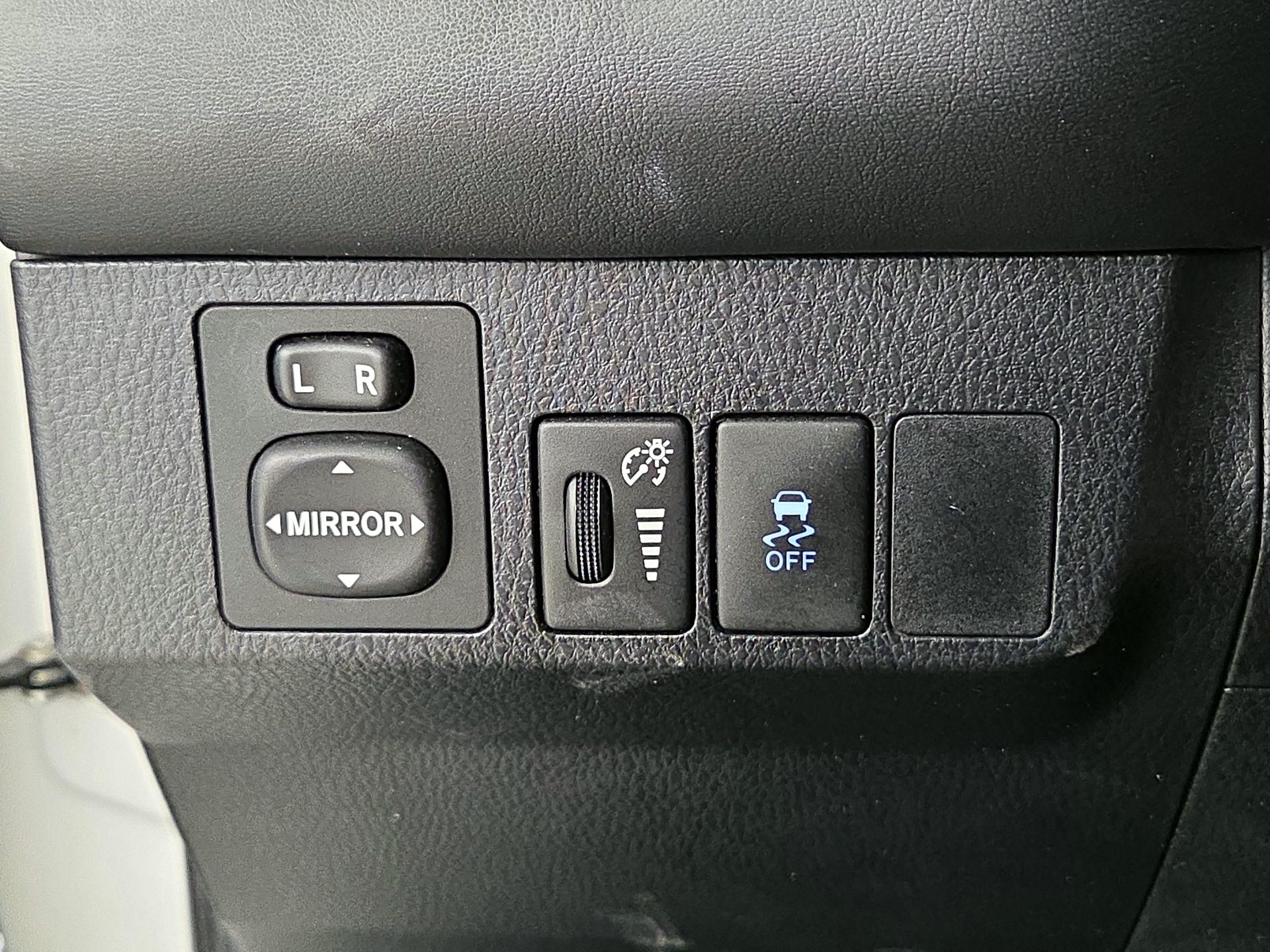 Thumbnail: 2015 Toyota RAV4 - 13