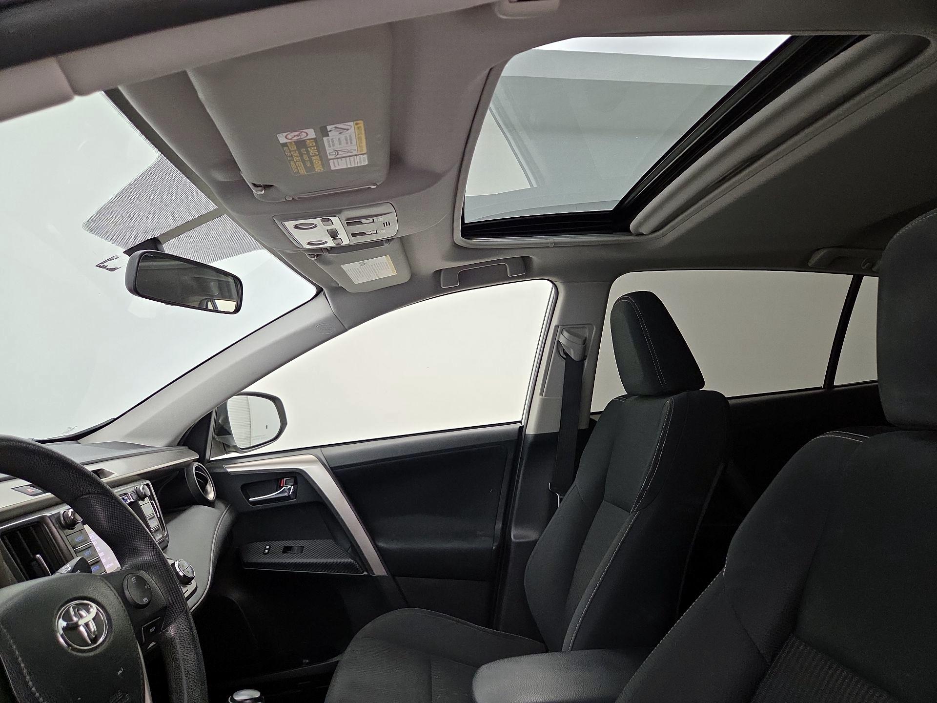 Thumbnail: 2015 Toyota RAV4 - 19