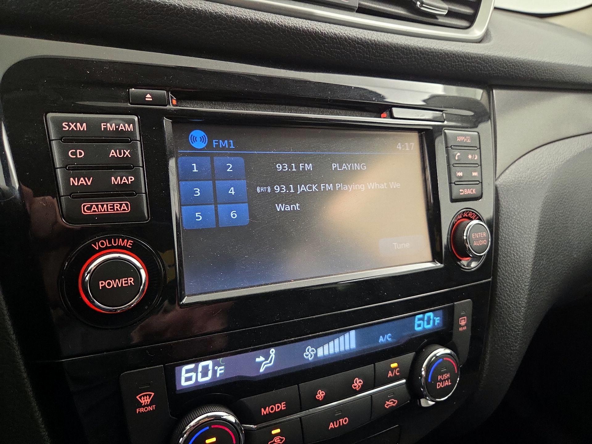 Thumbnail: 2016 Nissan Rogue - 16