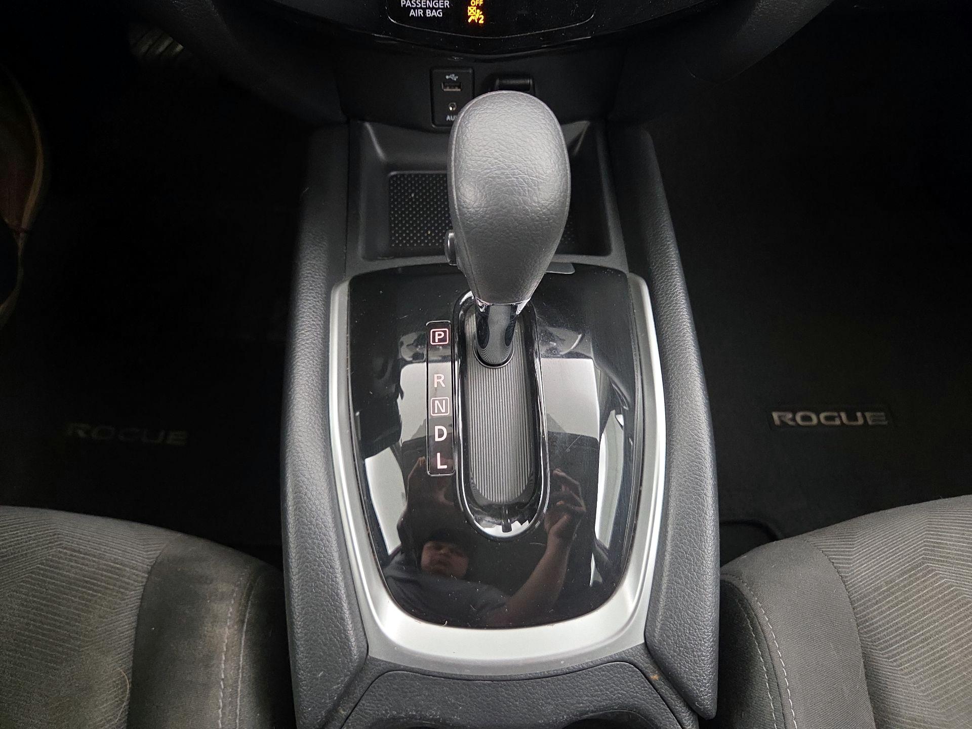 Thumbnail: 2016 Nissan Rogue - 18