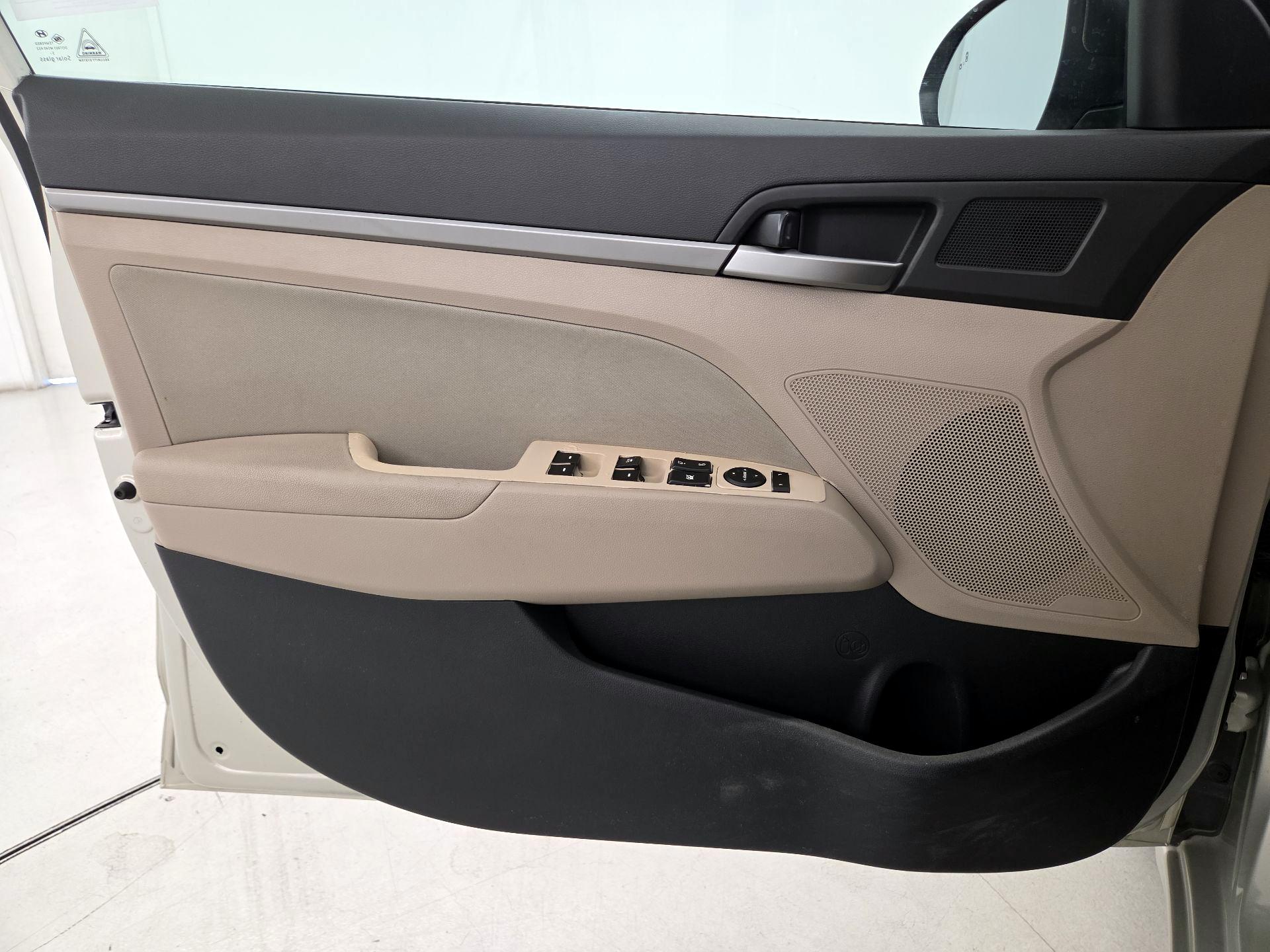 Thumbnail: 2017 Hyundai Elantra - 12