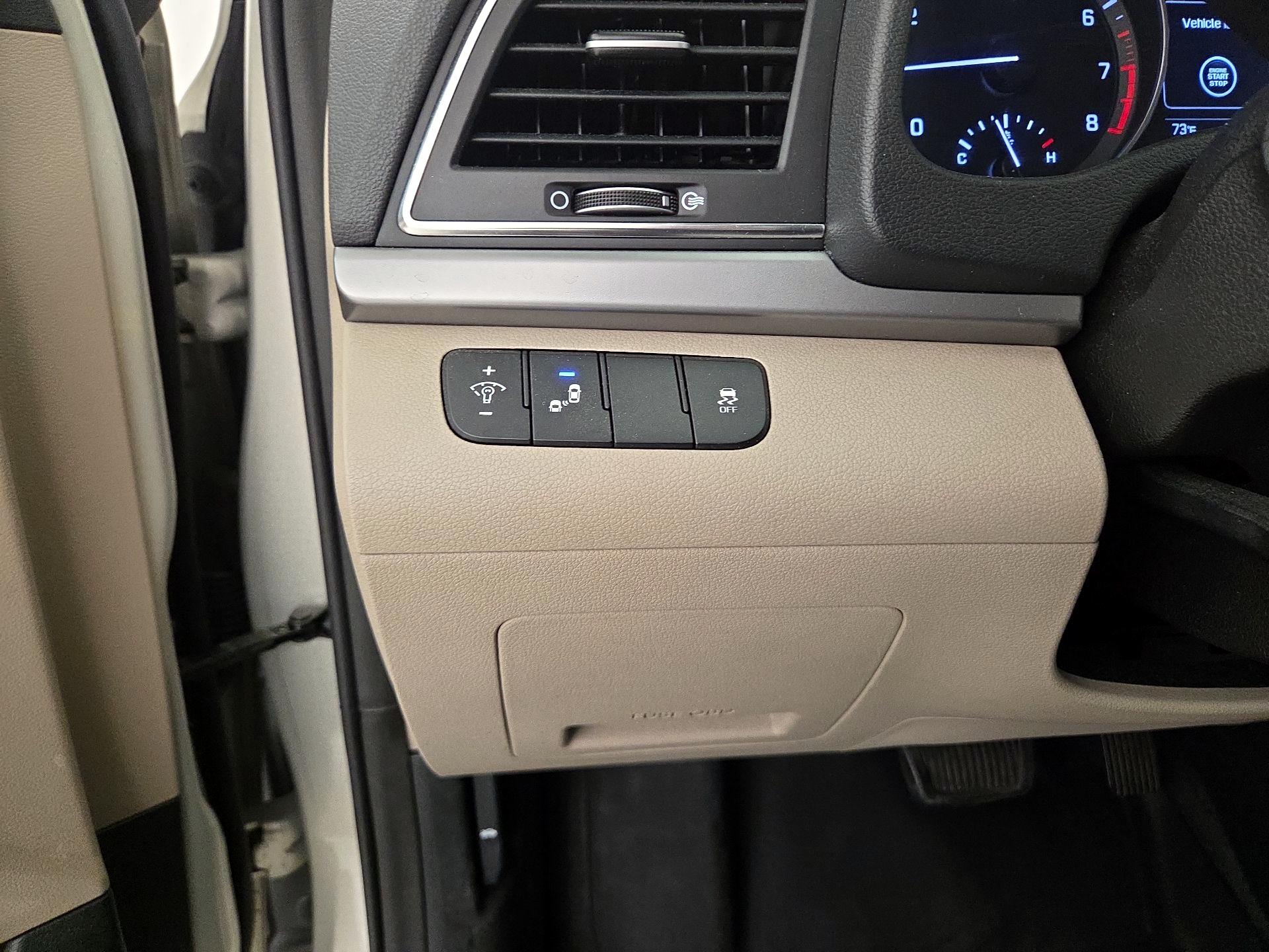 Thumbnail: 2017 Hyundai Elantra - 13