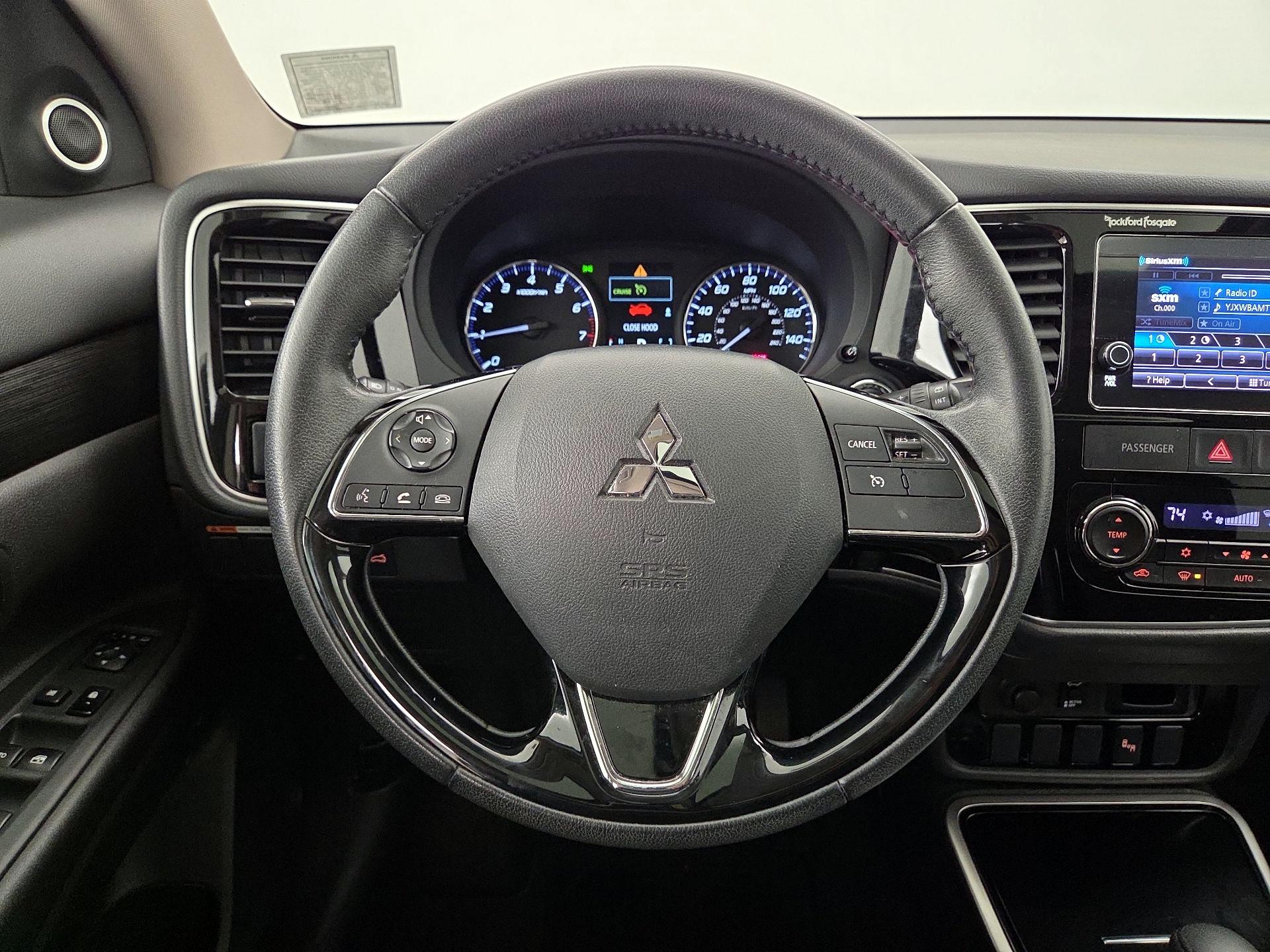 Thumbnail: 2017 Mitsubishi Outlander - 10