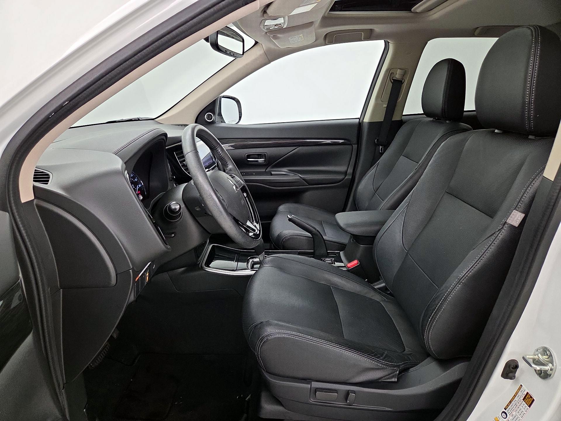 Thumbnail: 2017 Mitsubishi Outlander - 11