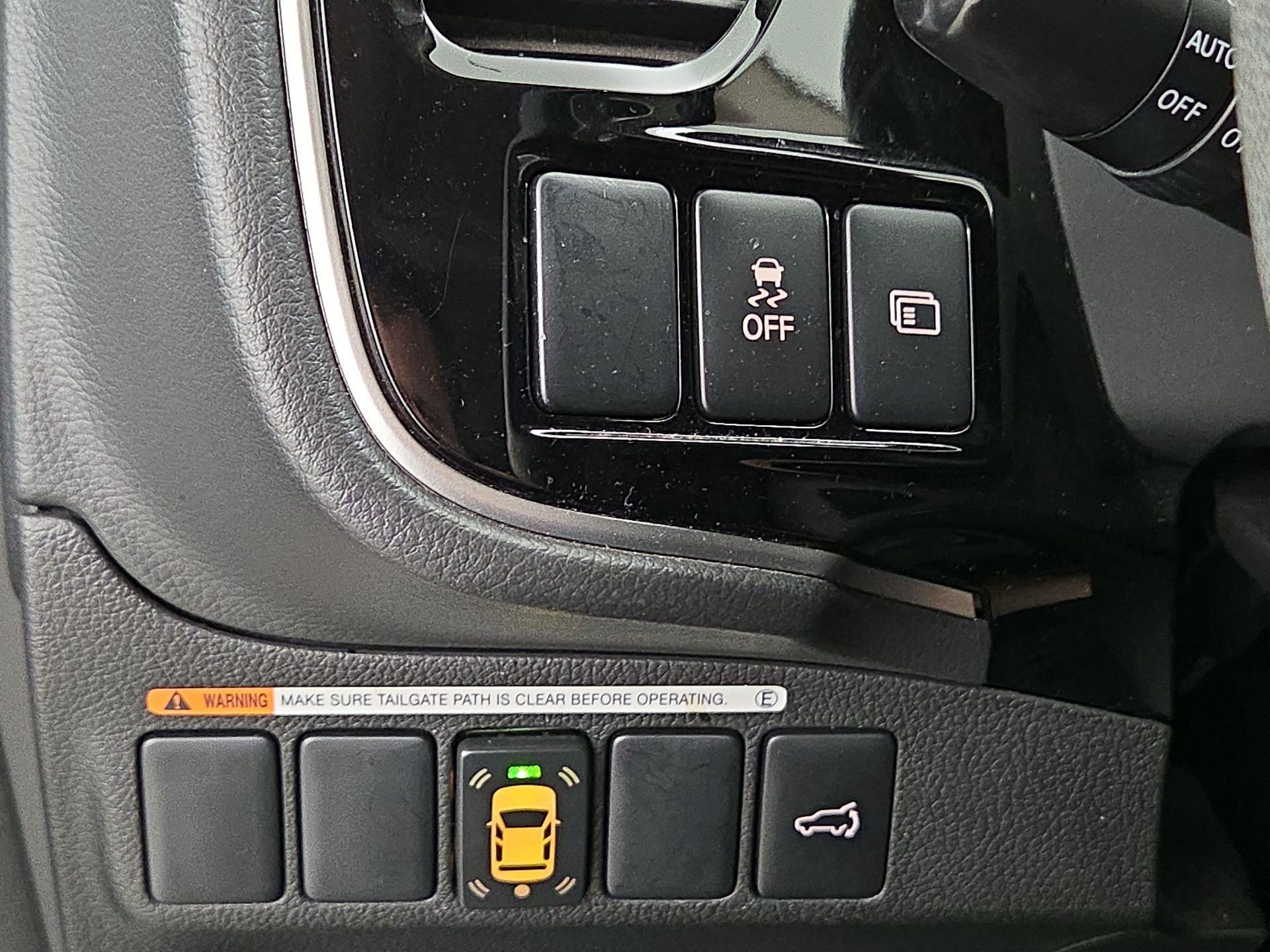 Thumbnail: 2017 Mitsubishi Outlander - 13