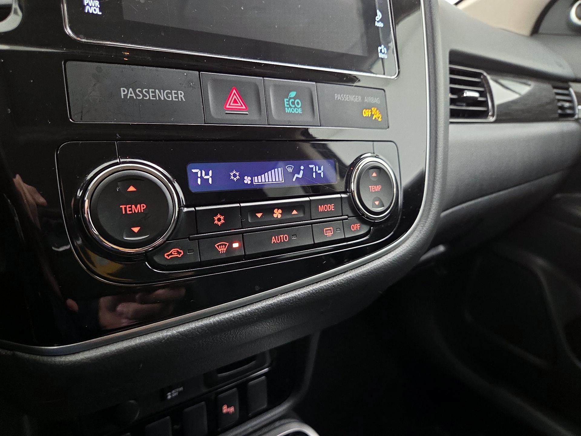 Thumbnail: 2017 Mitsubishi Outlander - 16