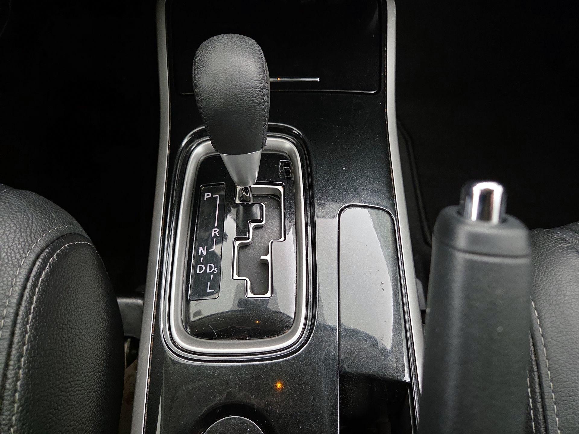 Thumbnail: 2017 Mitsubishi Outlander - 17