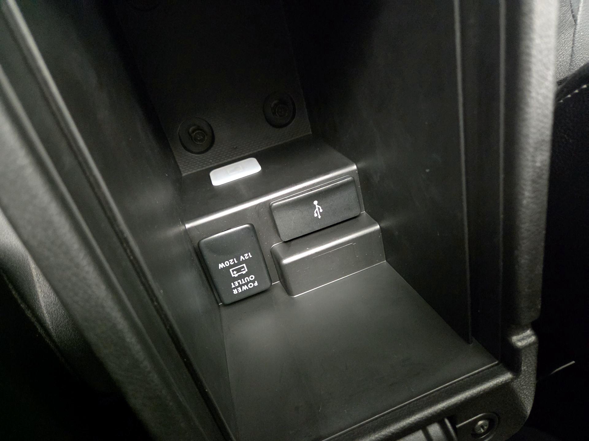 Thumbnail: 2017 Mitsubishi Outlander - 18