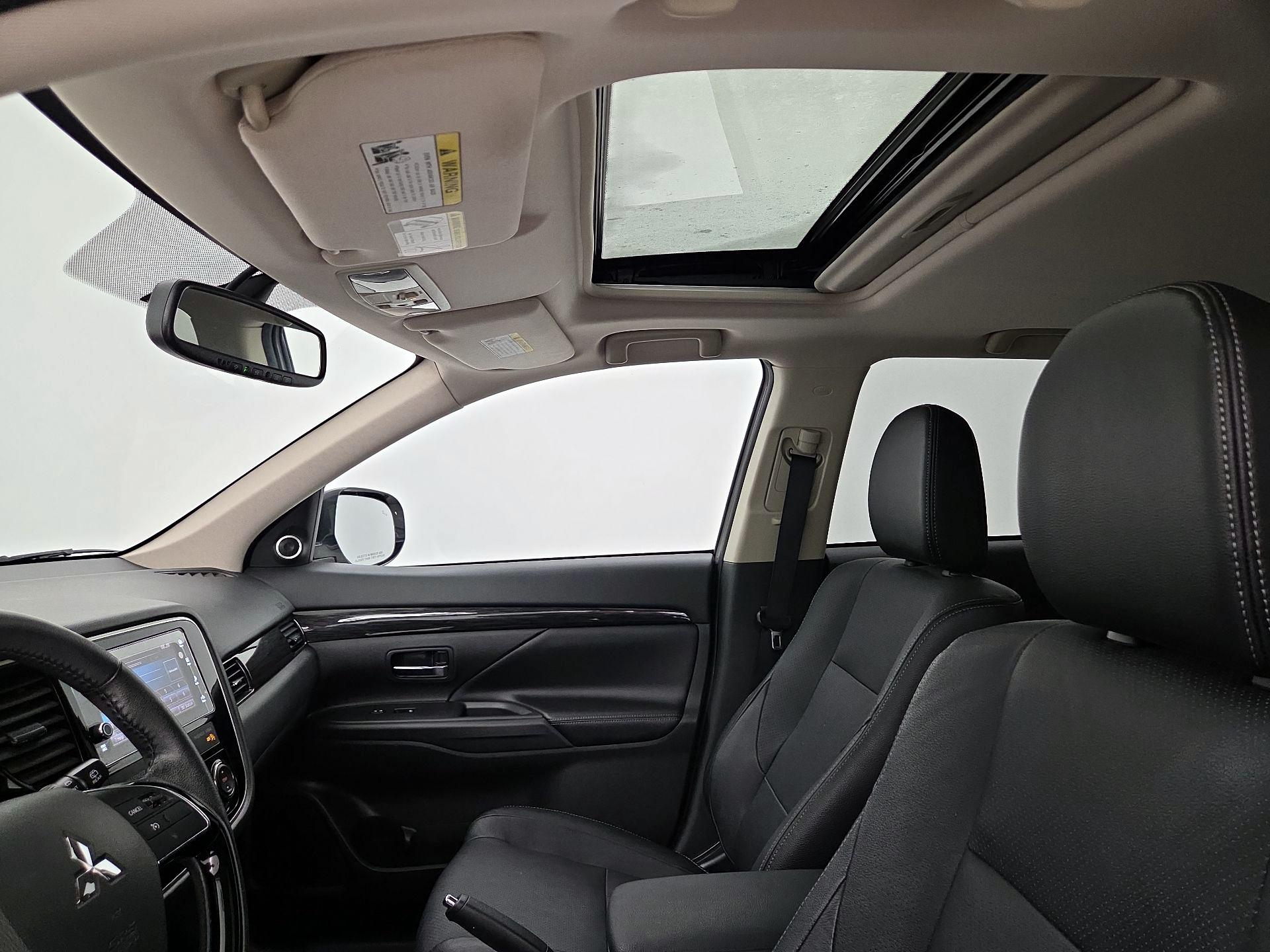 Thumbnail: 2017 Mitsubishi Outlander - 19