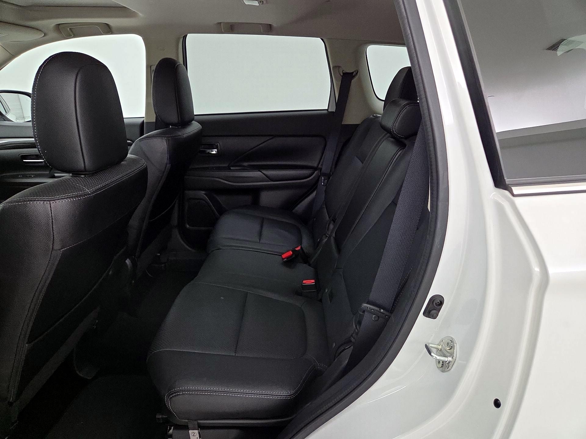 Thumbnail: 2017 Mitsubishi Outlander - 20