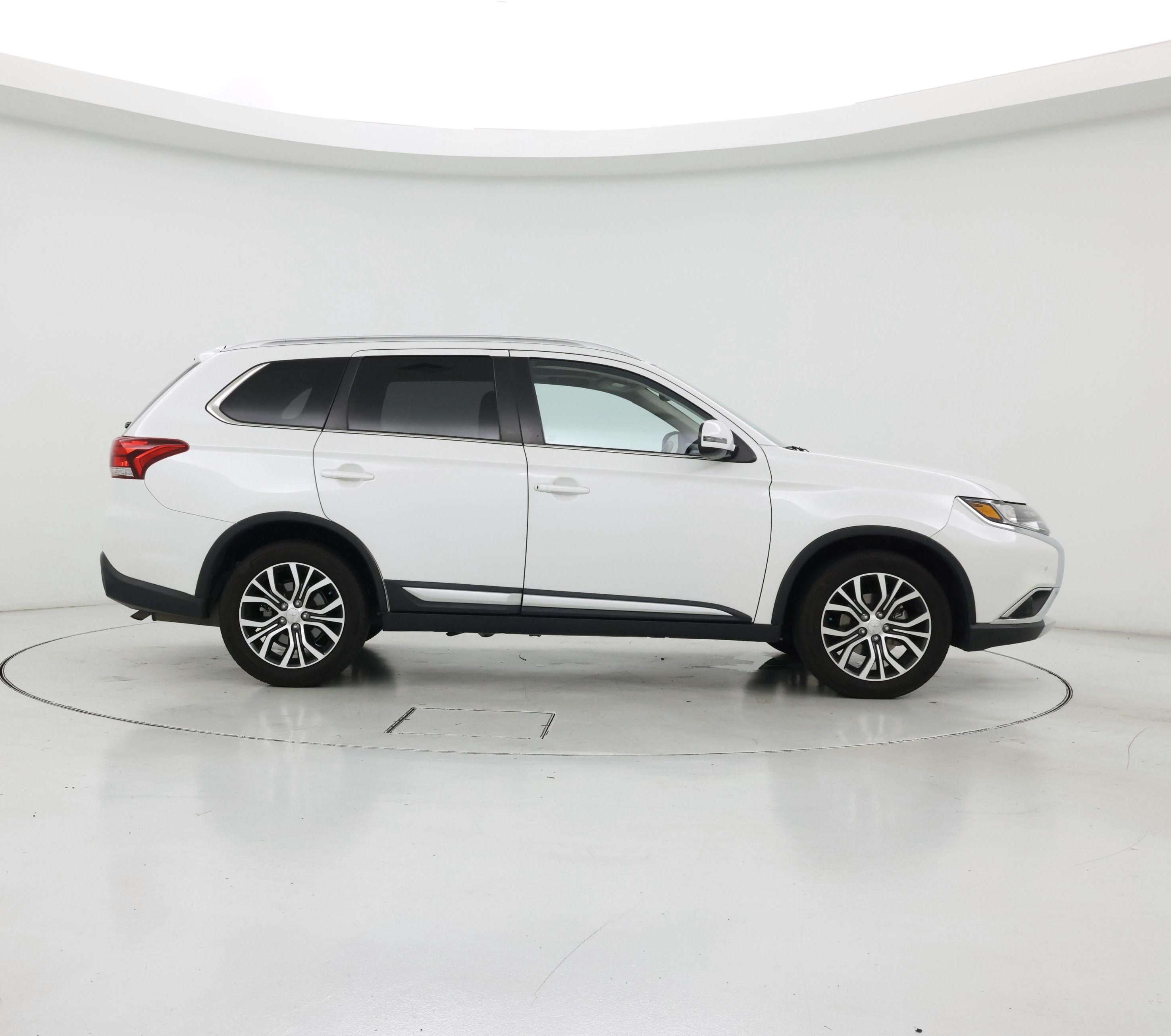 Thumbnail: 2017 Mitsubishi Outlander - 7