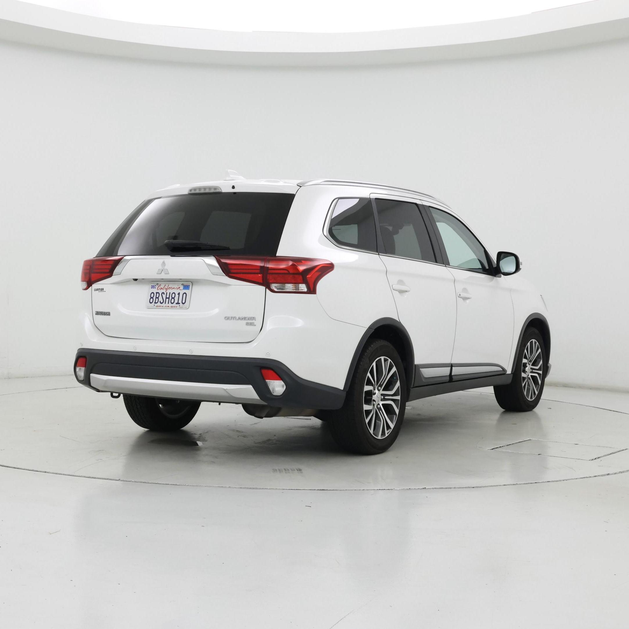 Thumbnail: 2017 Mitsubishi Outlander - 8