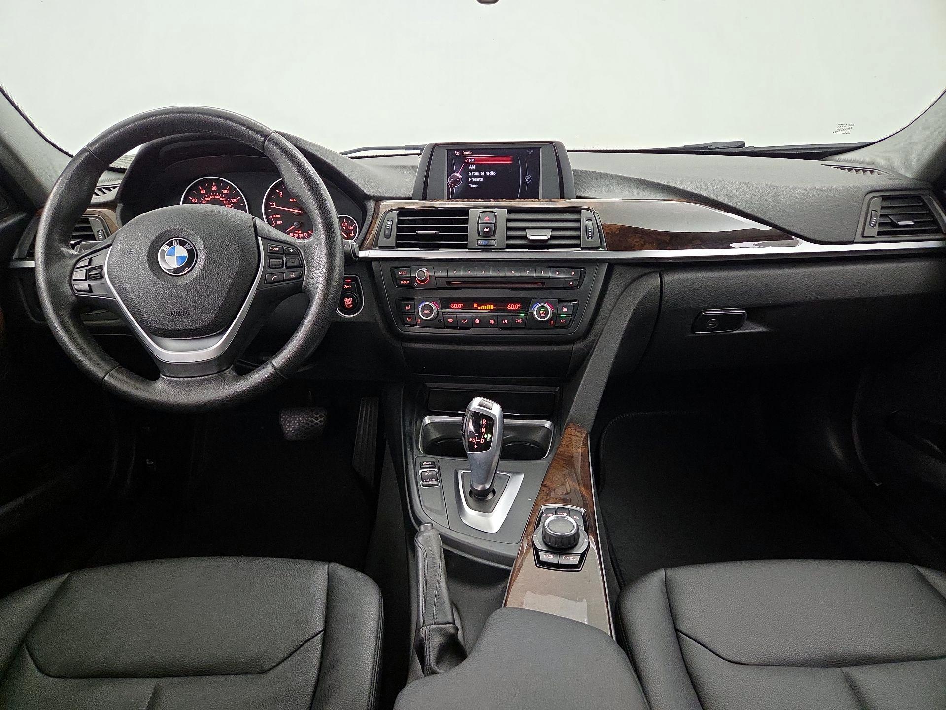 Thumbnail: 2015 BMW 3 Series - 9