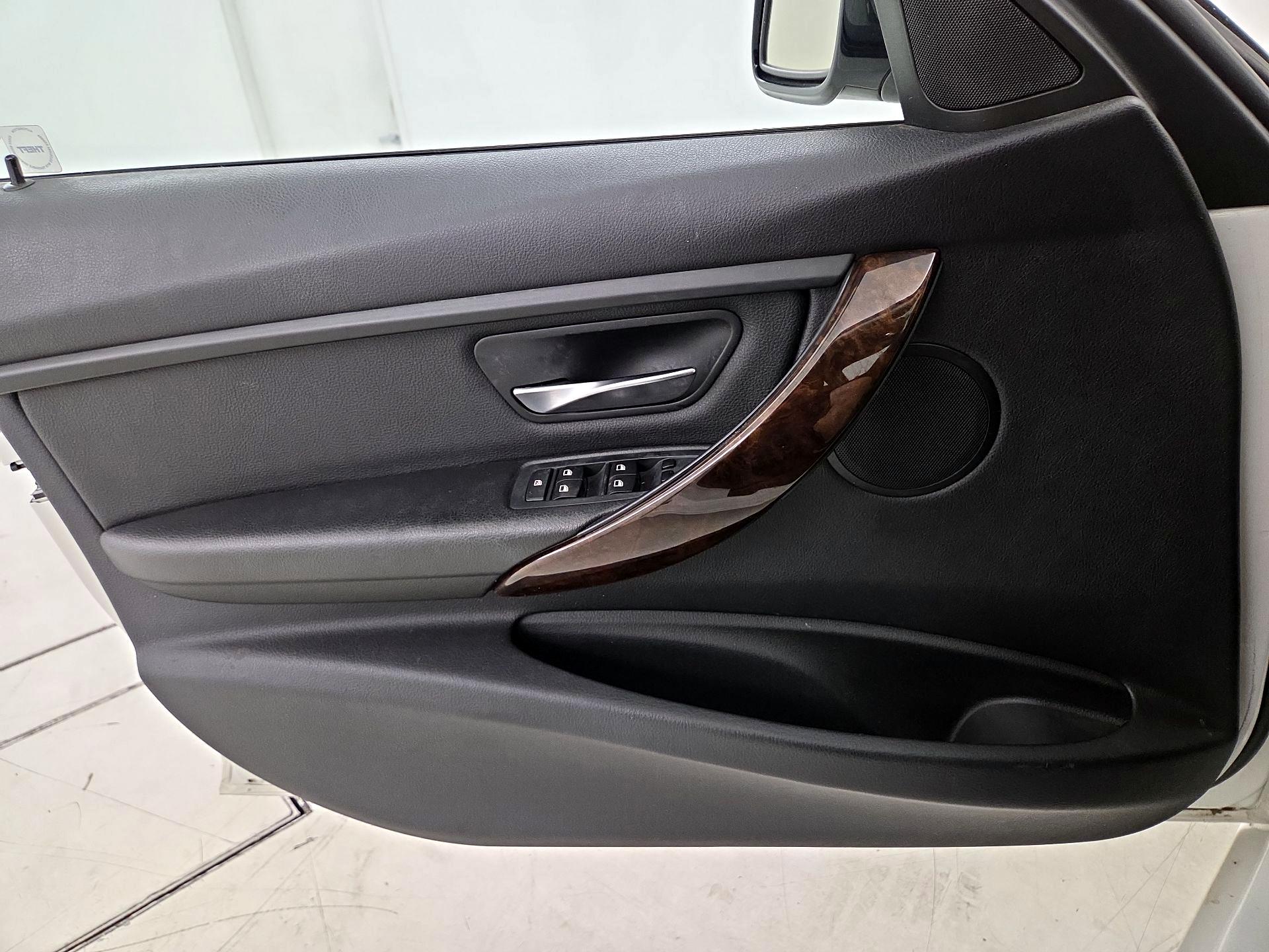 Thumbnail: 2015 BMW 3 Series - 12