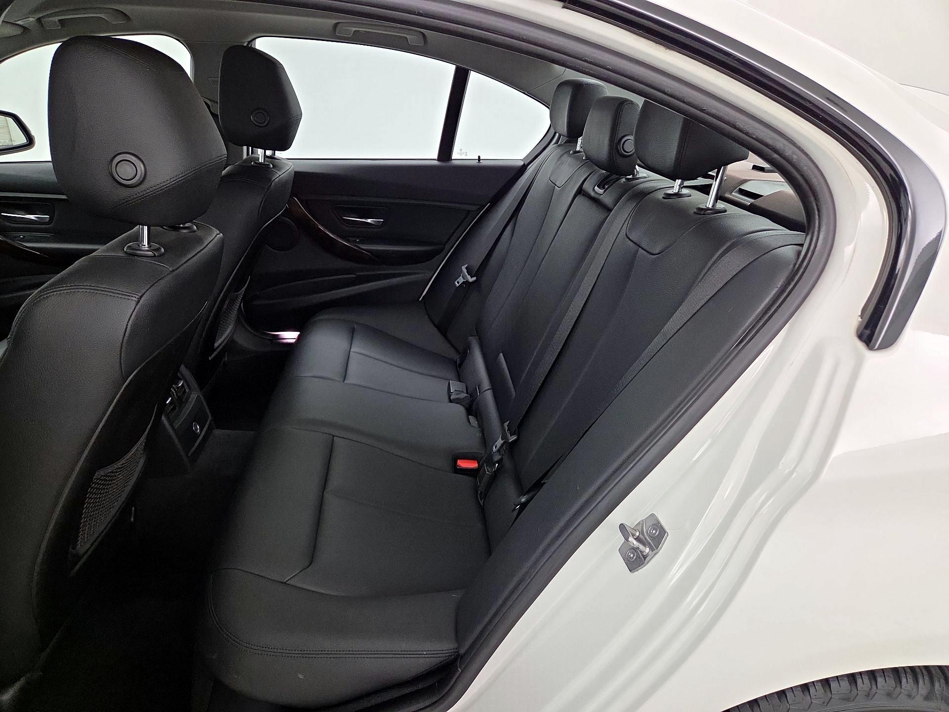 Thumbnail: 2015 BMW 3 Series - 18