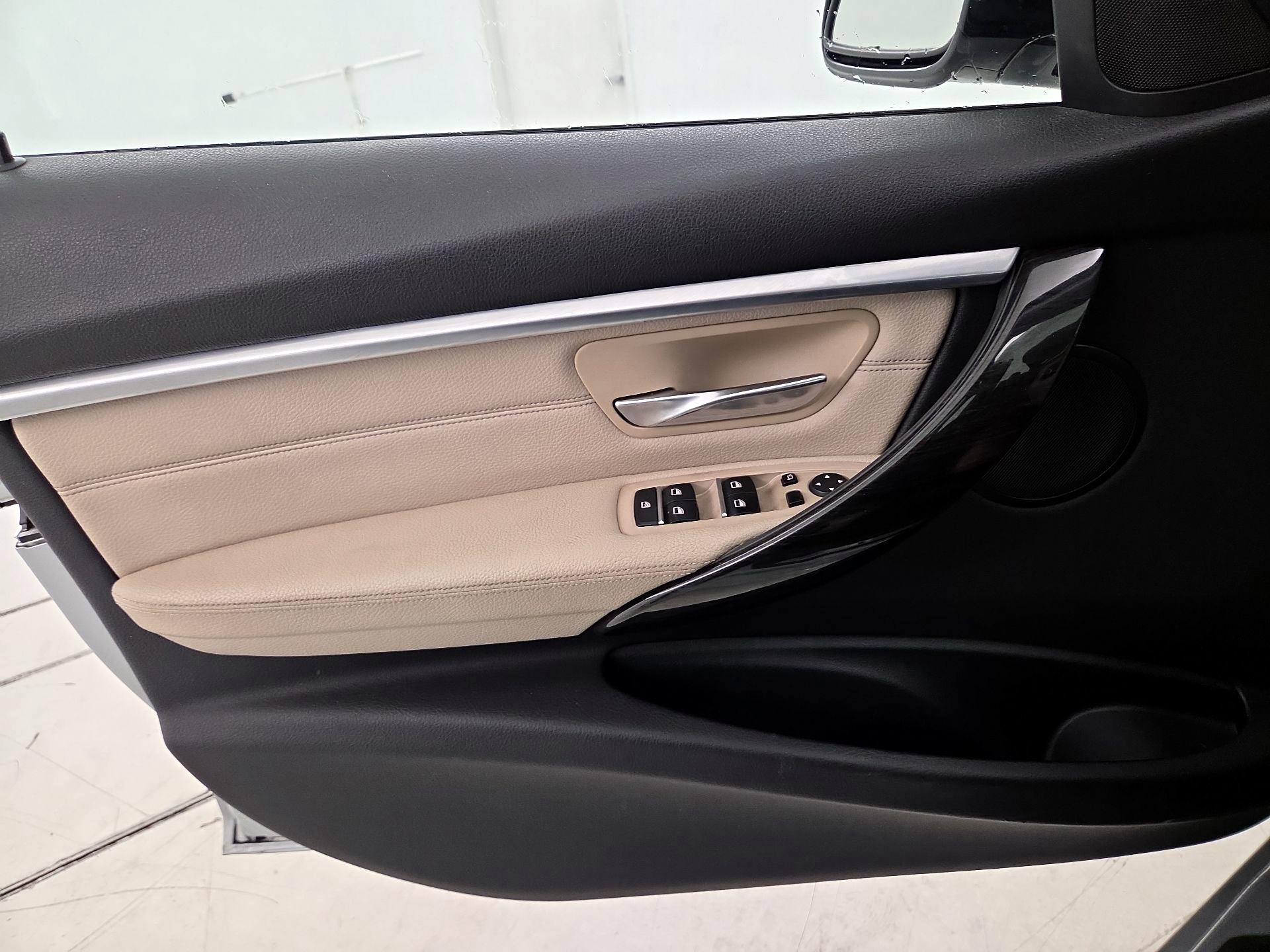 Thumbnail: 2016 BMW 3 Series - 12