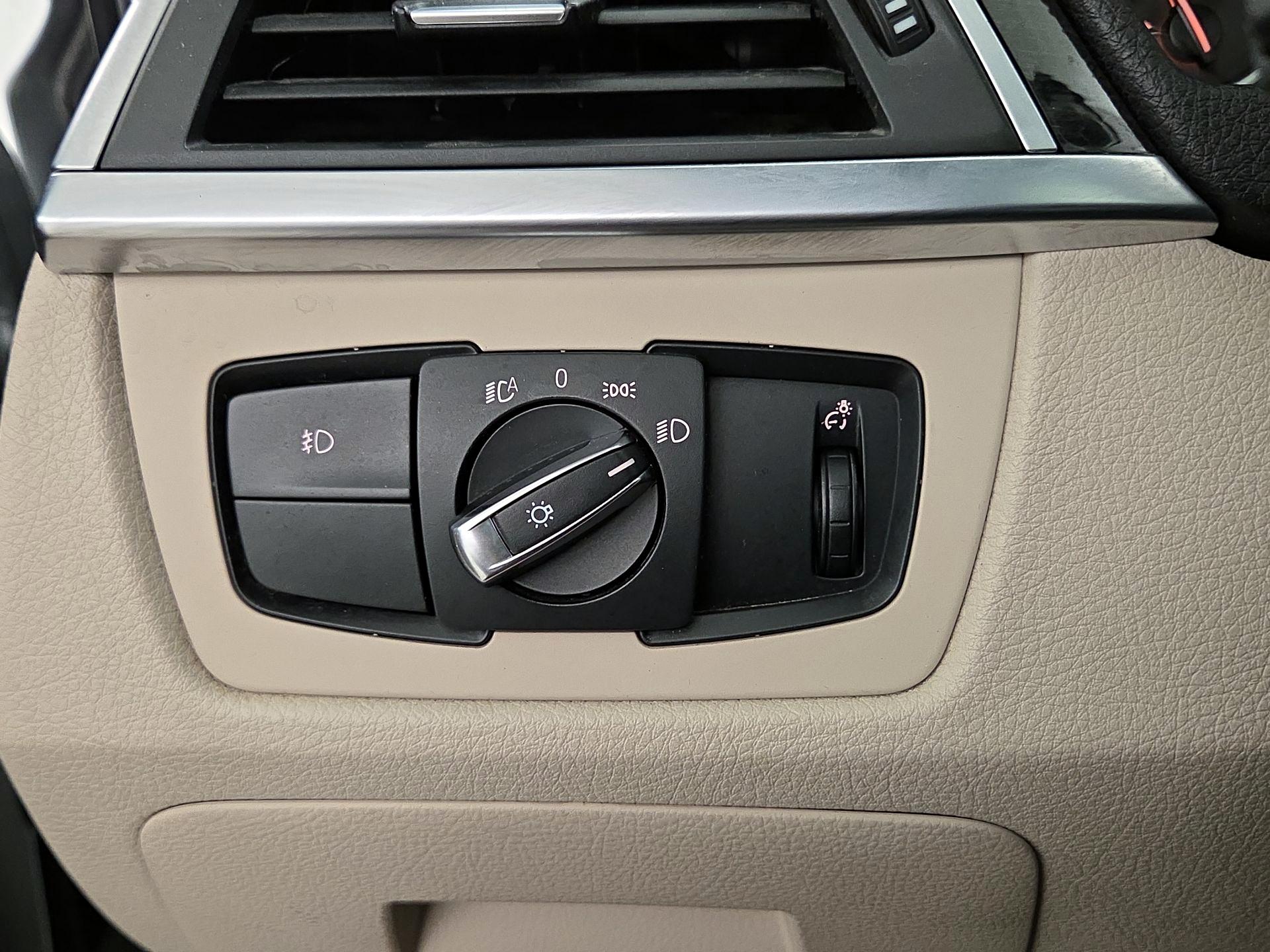 Thumbnail: 2016 BMW 3 Series - 13