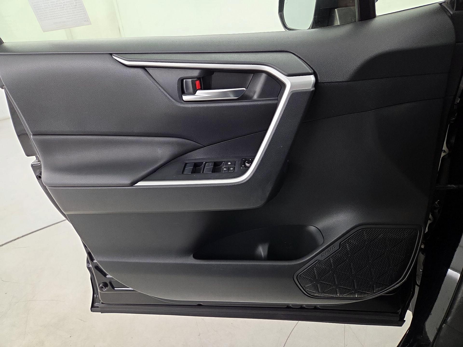 Thumbnail: 2019 Toyota RAV4 - 12