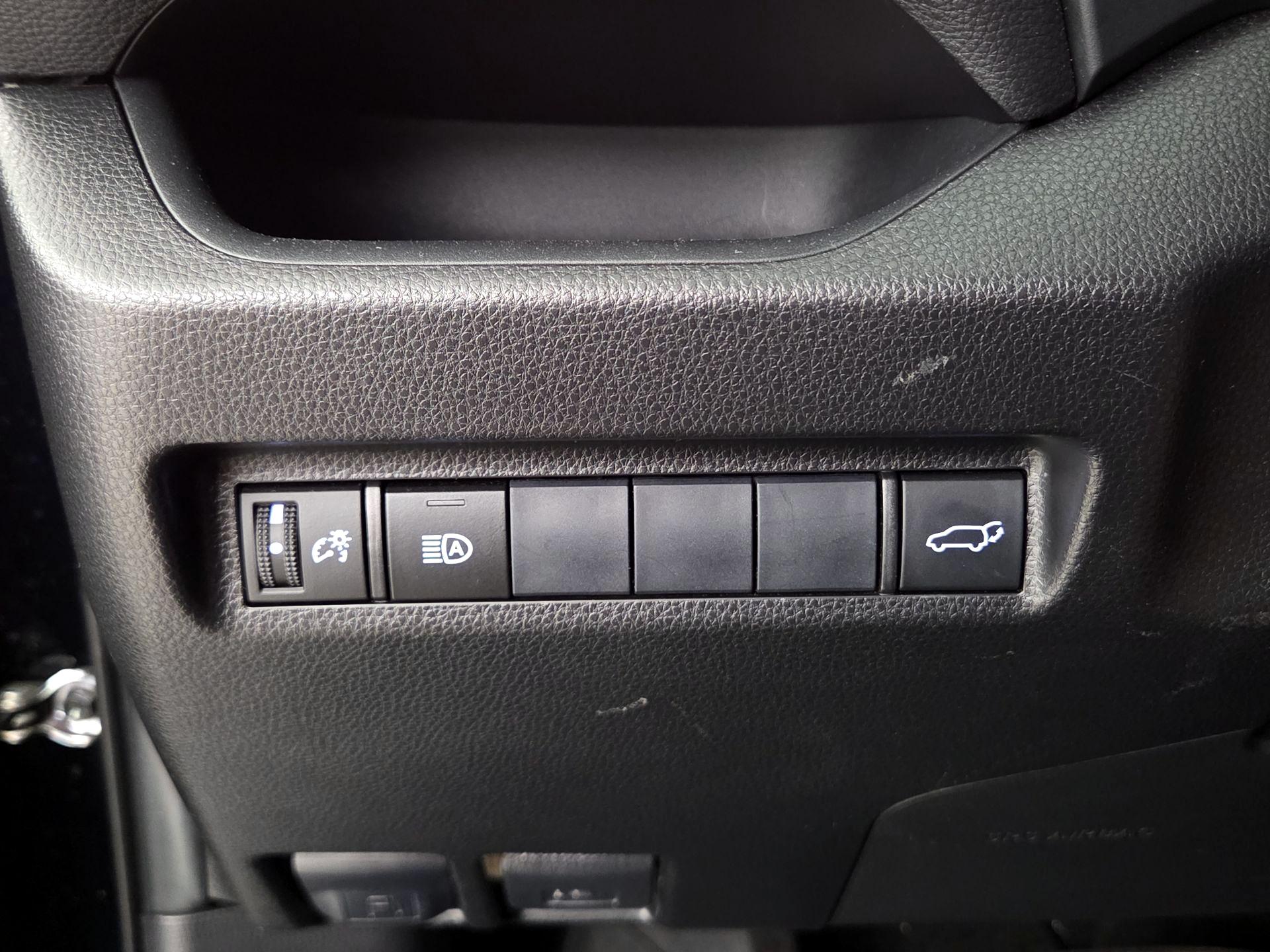 Thumbnail: 2019 Toyota RAV4 - 13