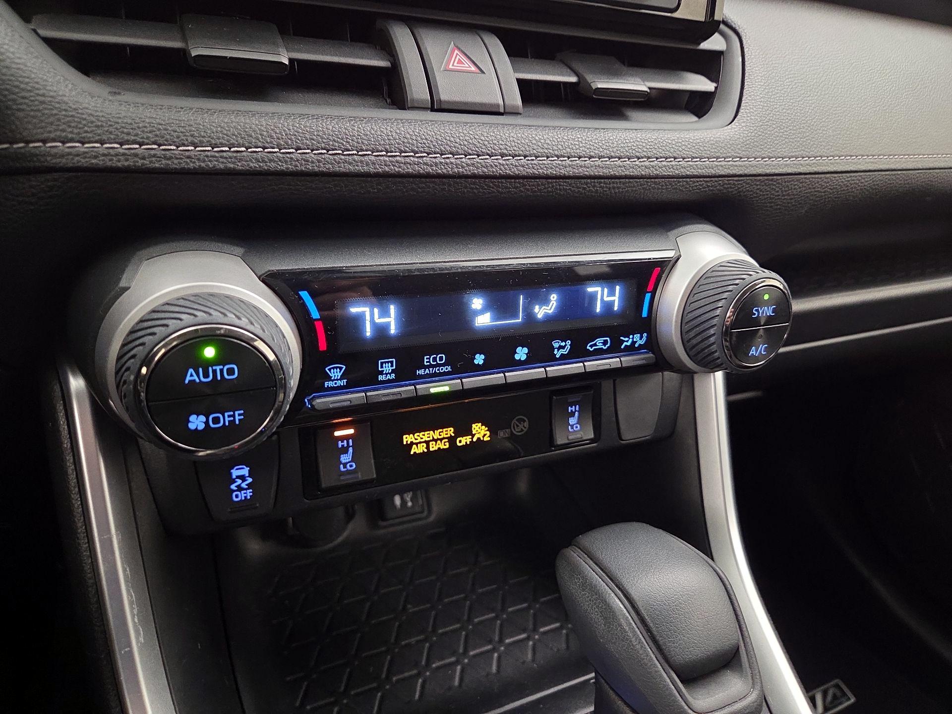 Thumbnail: 2019 Toyota RAV4 - 16