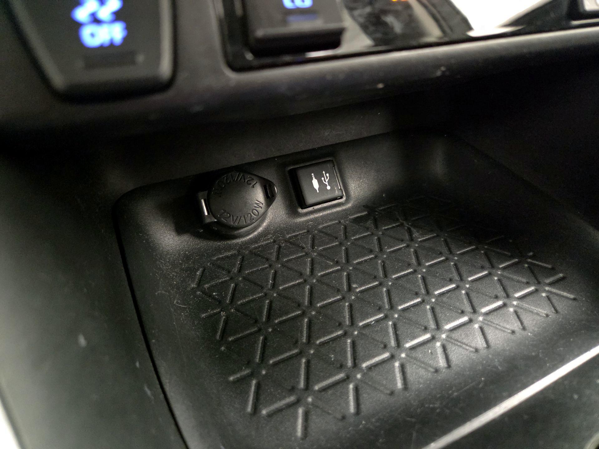 Thumbnail: 2019 Toyota RAV4 - 18