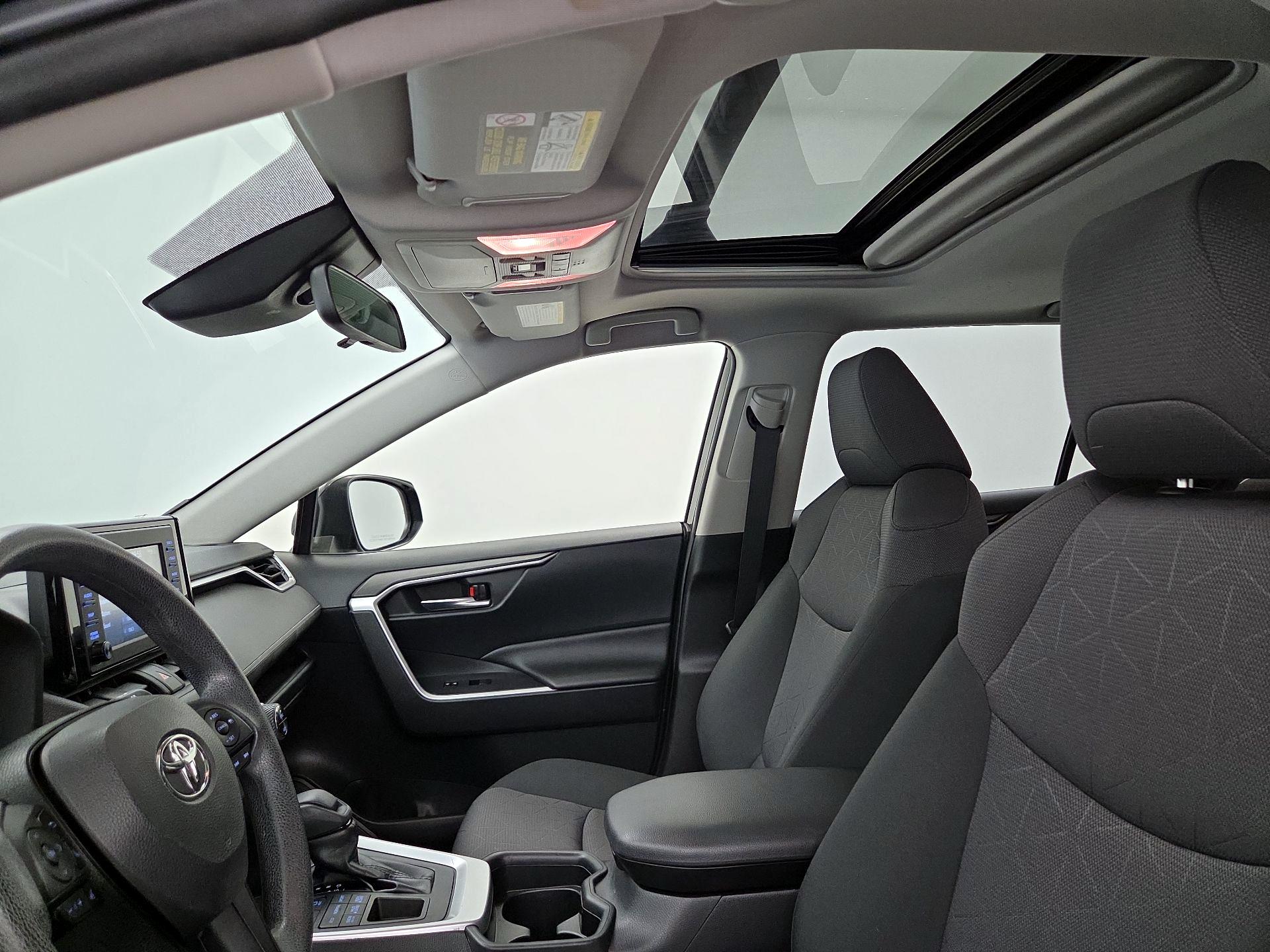 Thumbnail: 2019 Toyota RAV4 - 19