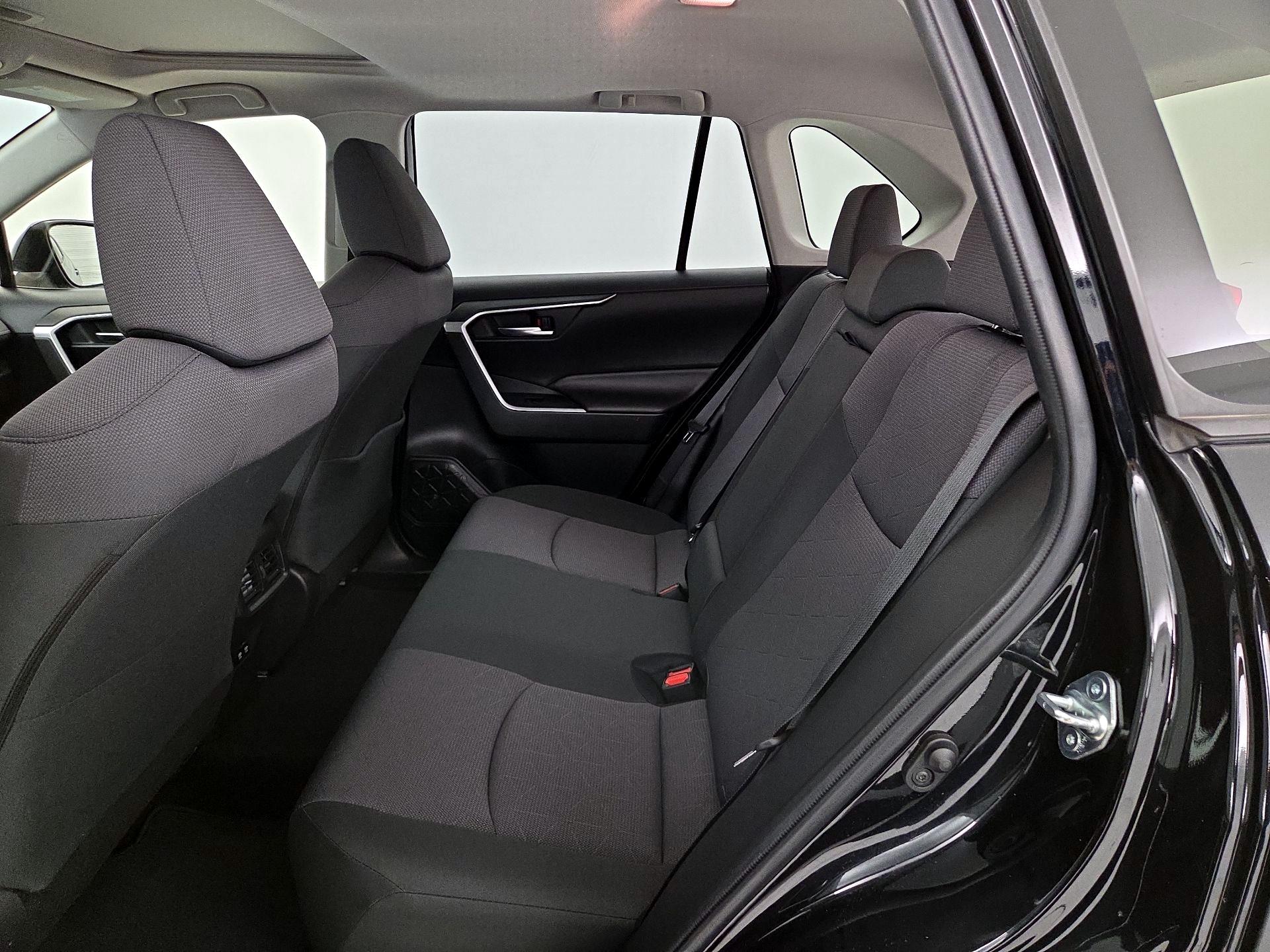 Thumbnail: 2019 Toyota RAV4 - 20