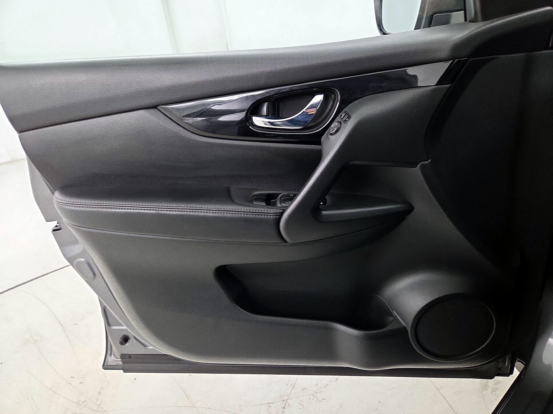 Thumbnail: 2019 Nissan Rogue Sport - 12