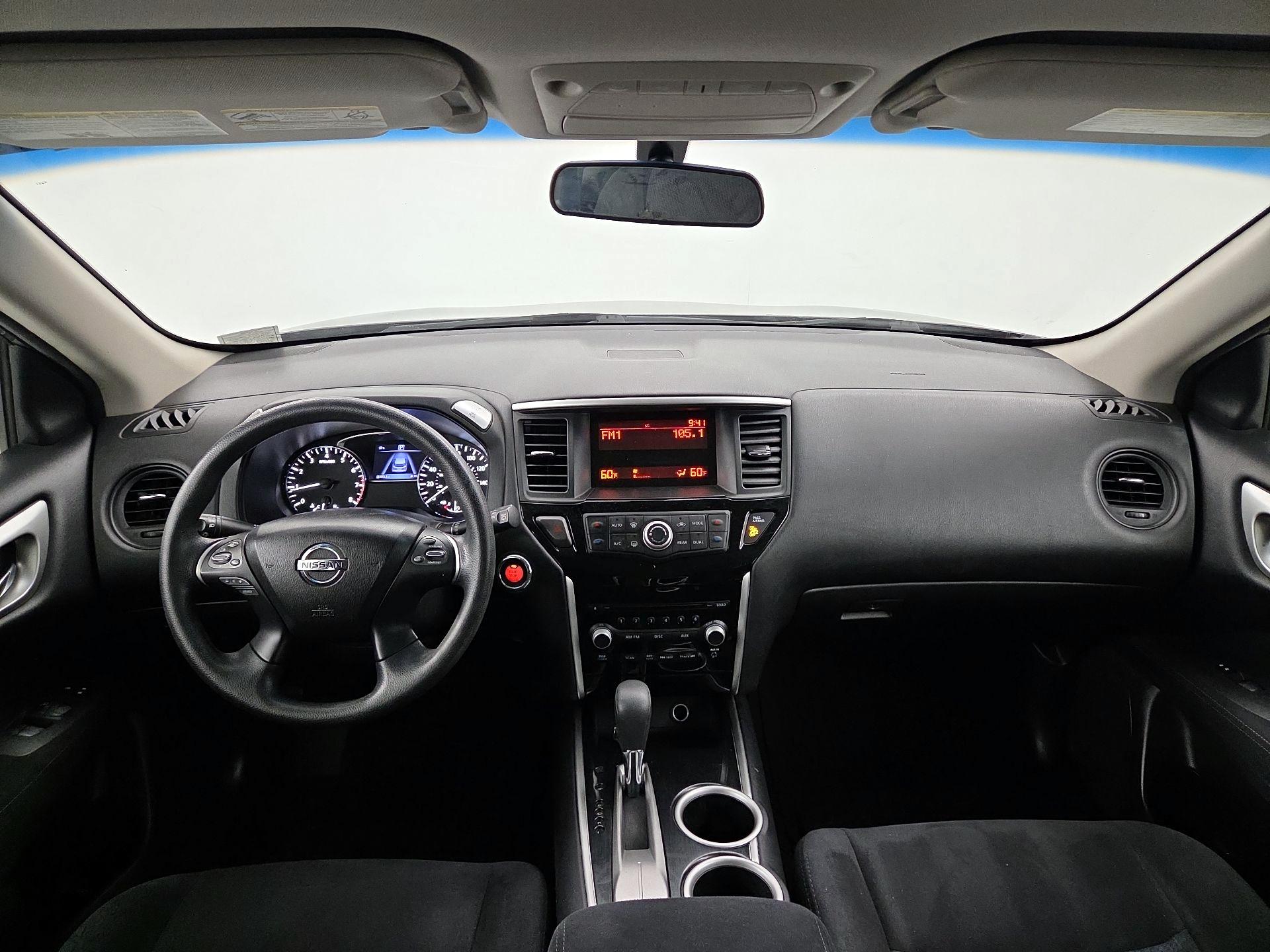 Thumbnail: 2016 Nissan Pathfinder - 9